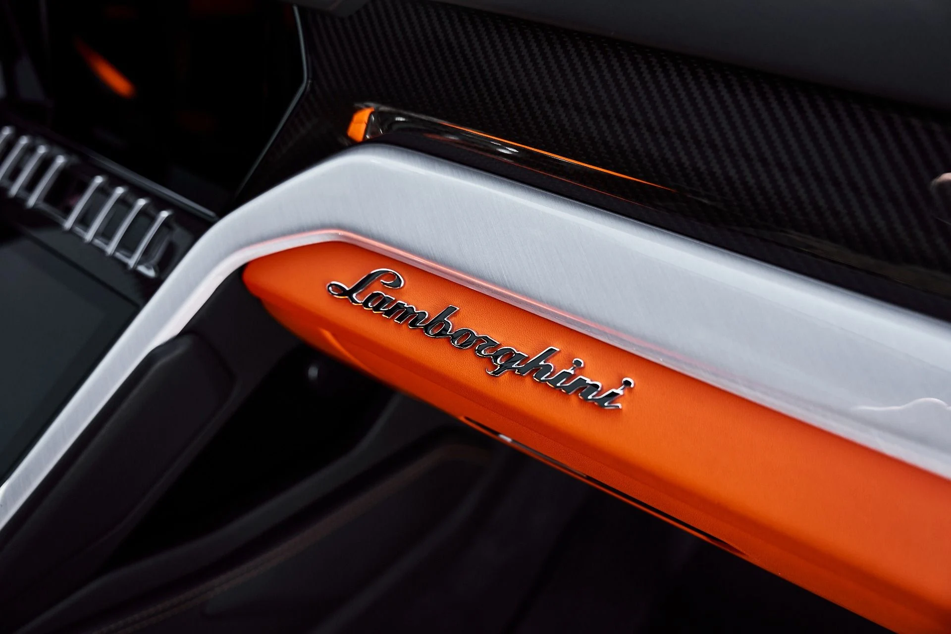 mph041_3816379740_Used_2022_Lamborghini_Urus_1778204448_06eecc5cb0