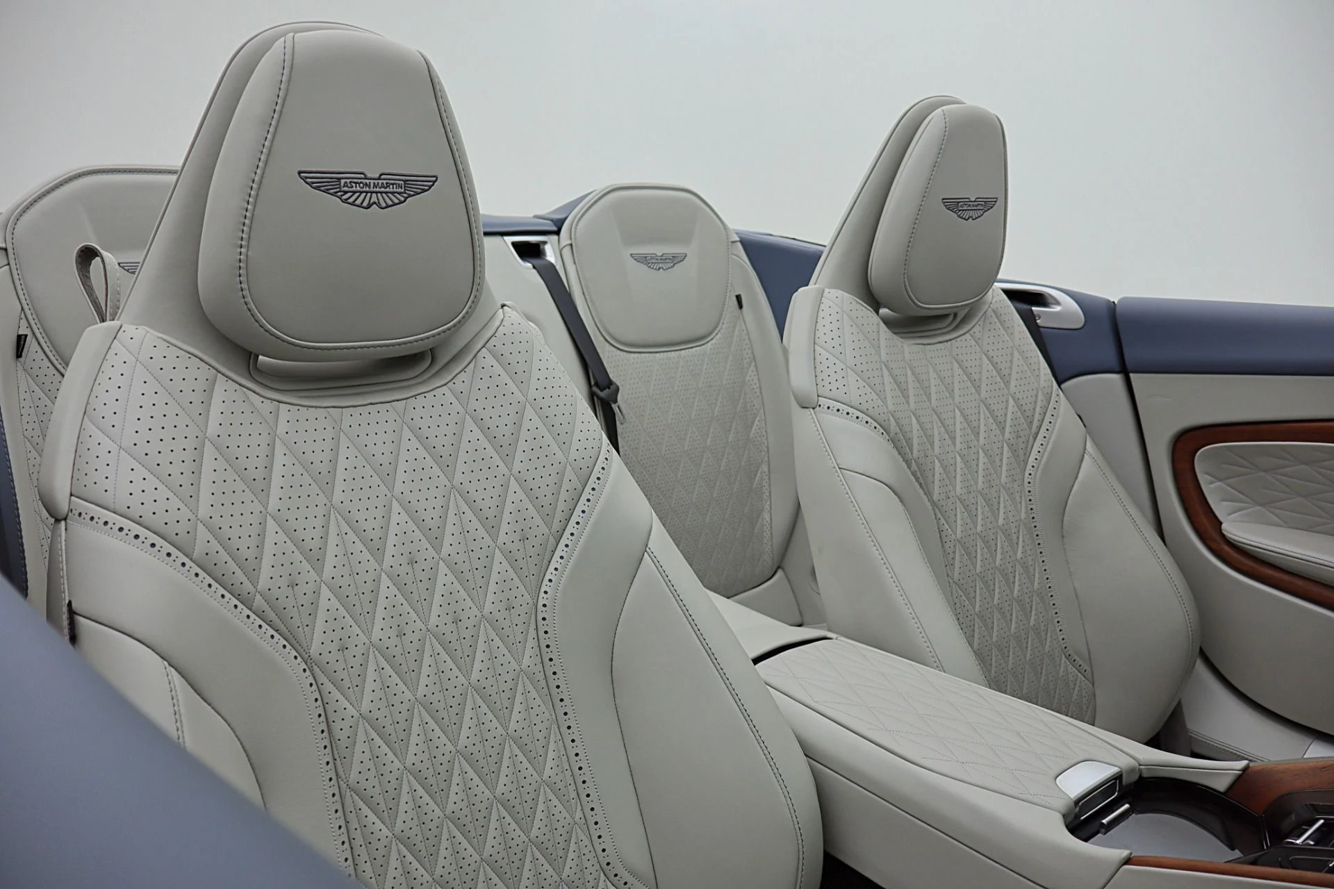 mph041_3817548584_New_2026_Aston_Martin_DB_12_Volante_19f1e6f9be
