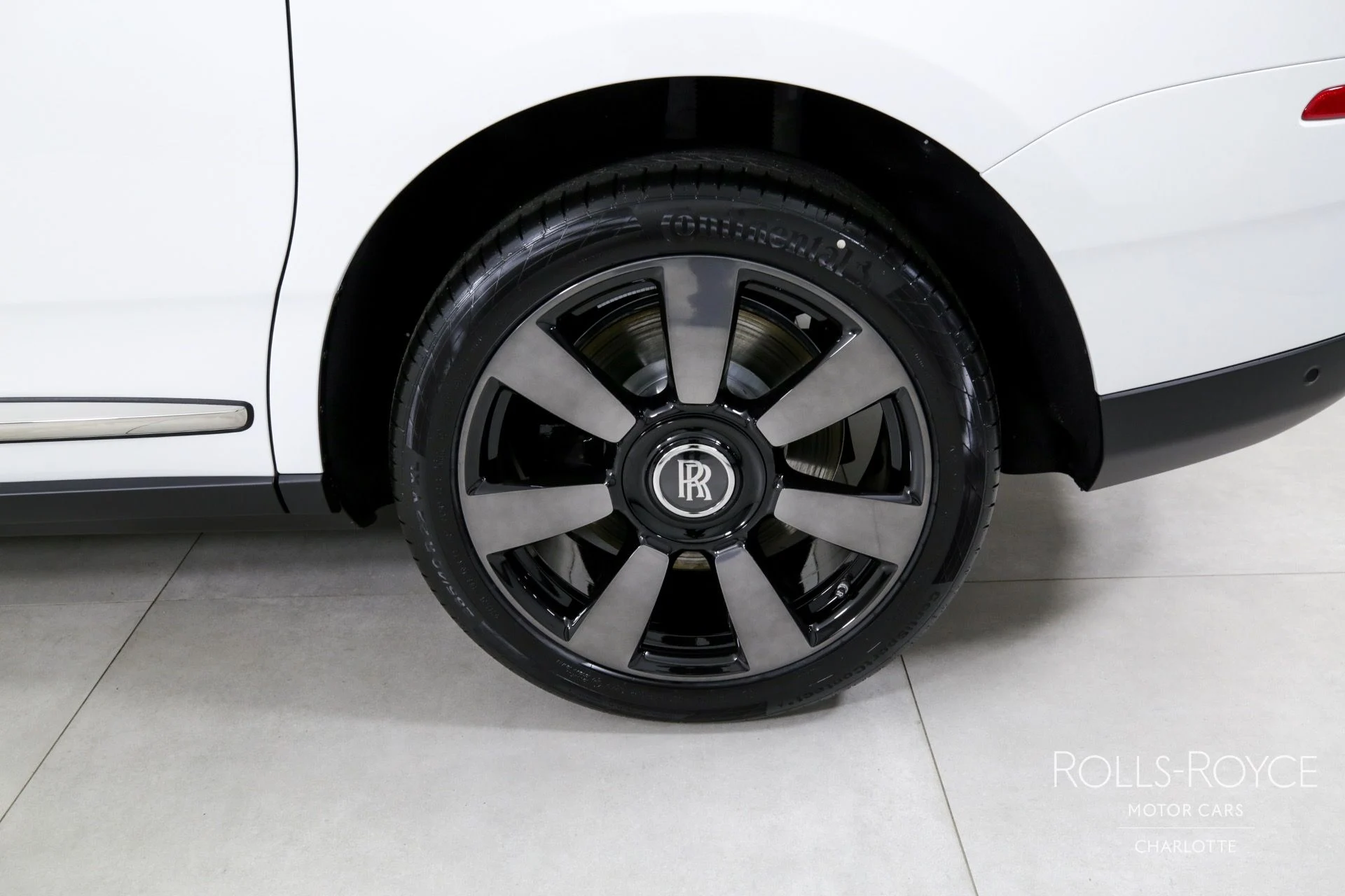 mph041_383009445_Used_2024_Rolls_Royce_Cullinan_1715875988_4292b20557