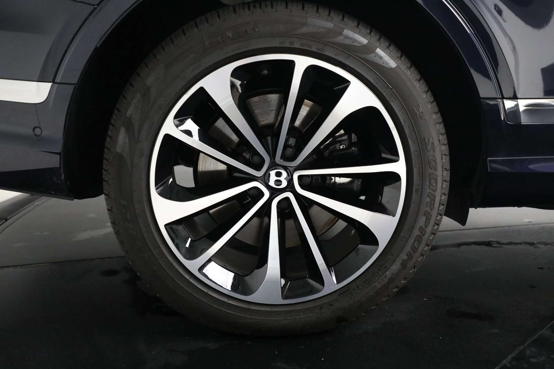 mph041_3841088590_Used_2022_Bentley_Bentayga_V8_25382eab5f