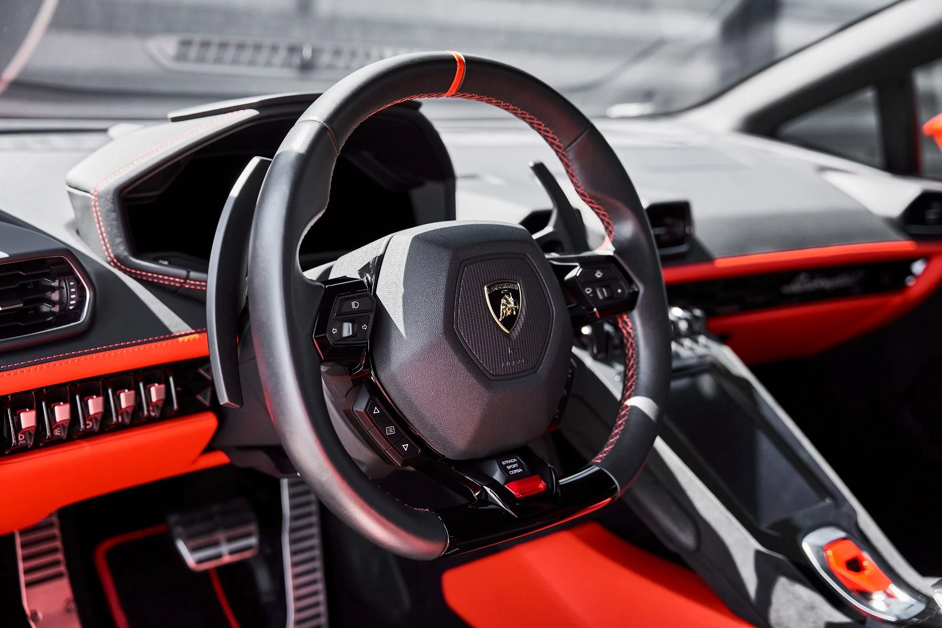 mph041_3846323600_Used_2023_Lamborghini_Huracan_Tecnica_Base_1776477119_061279e733