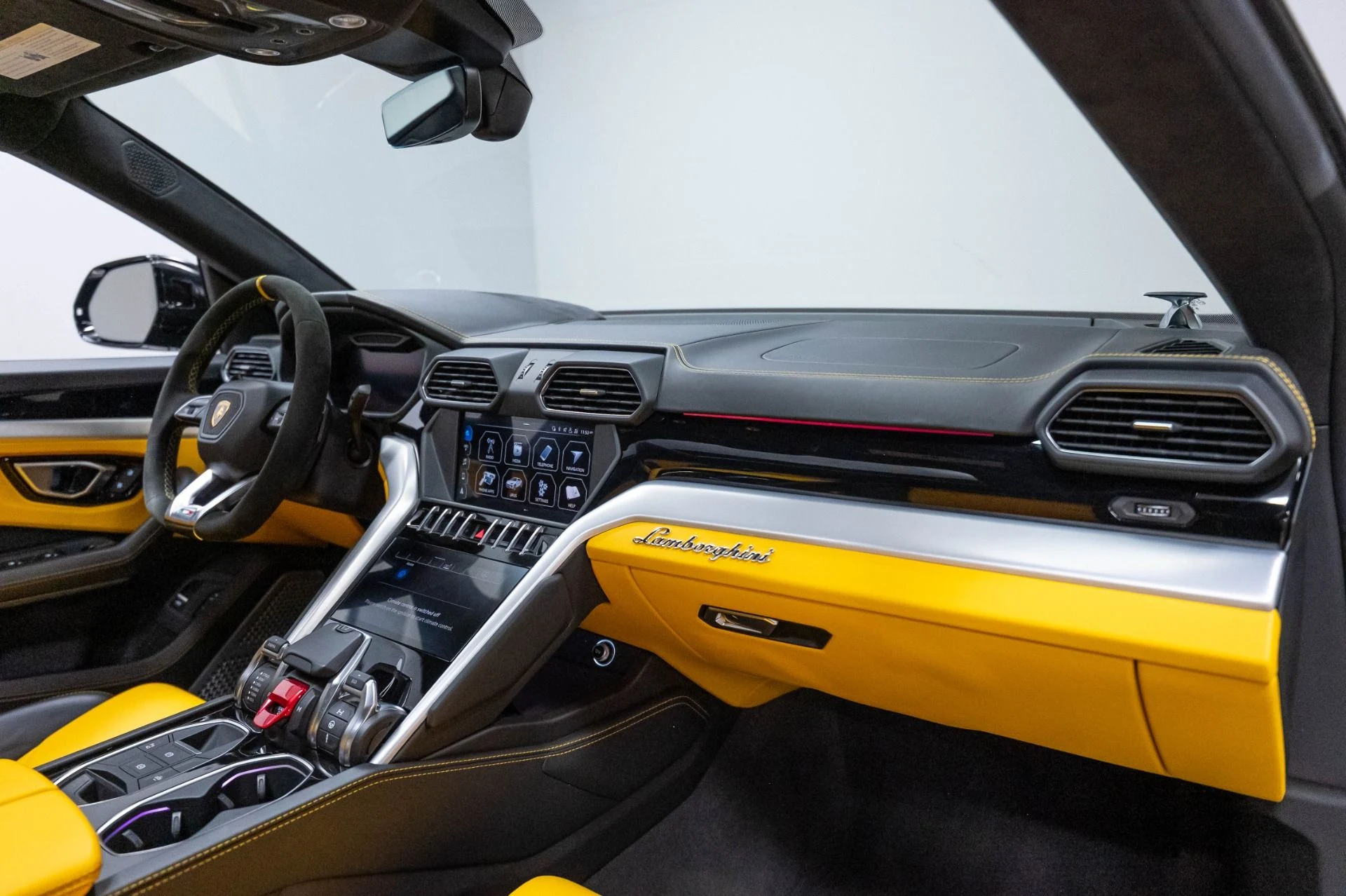 mph041_3856290616_Used_2019_Lamborghini_Urus_1786985122_539e96ad24