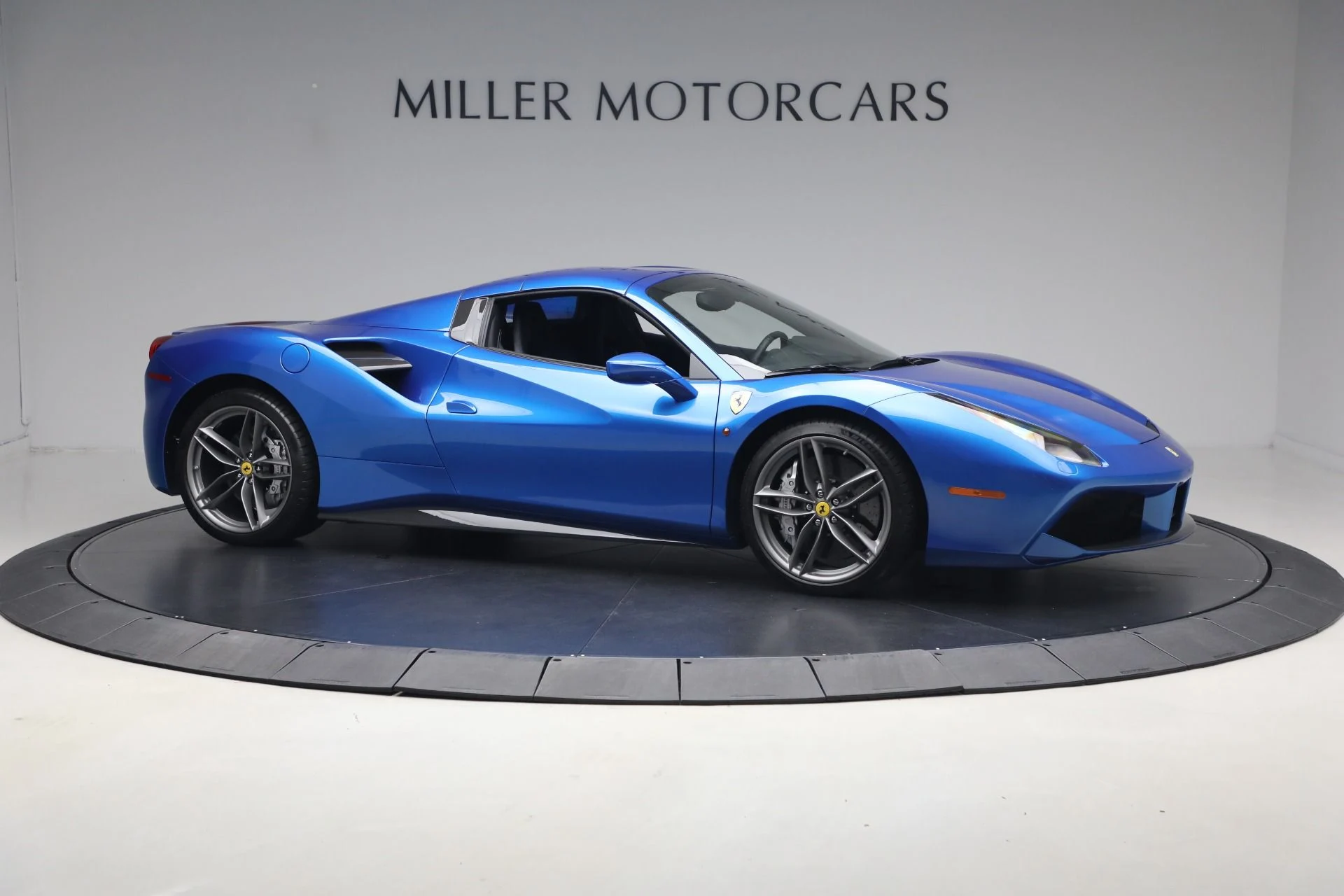 mph041_3904157311_Used_2017_Ferrari_488_Spider_1779887206_329f35ca58