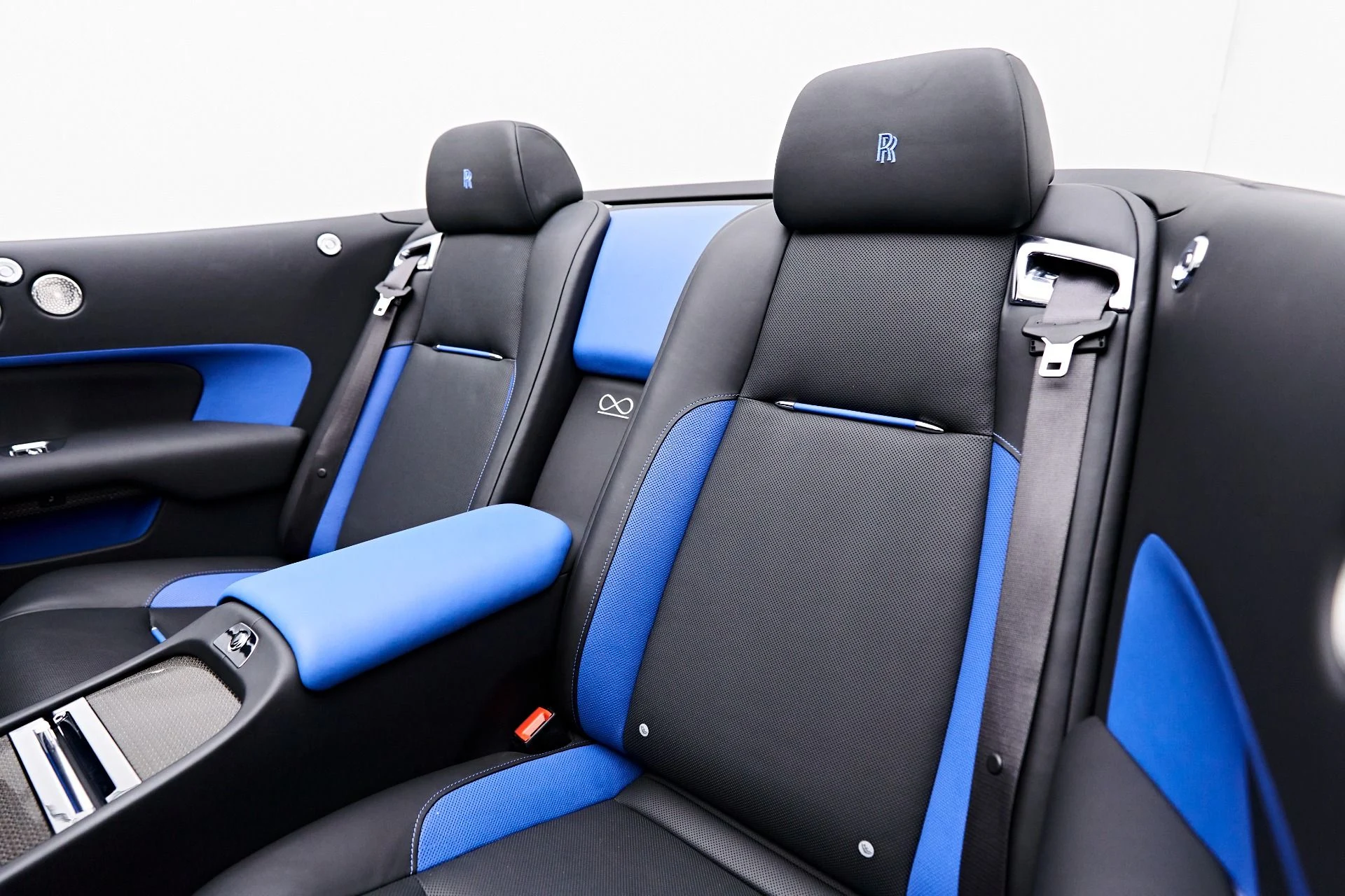 mph041_3930756353_Used_2018_Rolls_Royce_Dawn_Base_1712097649_bf5ef7c4f9