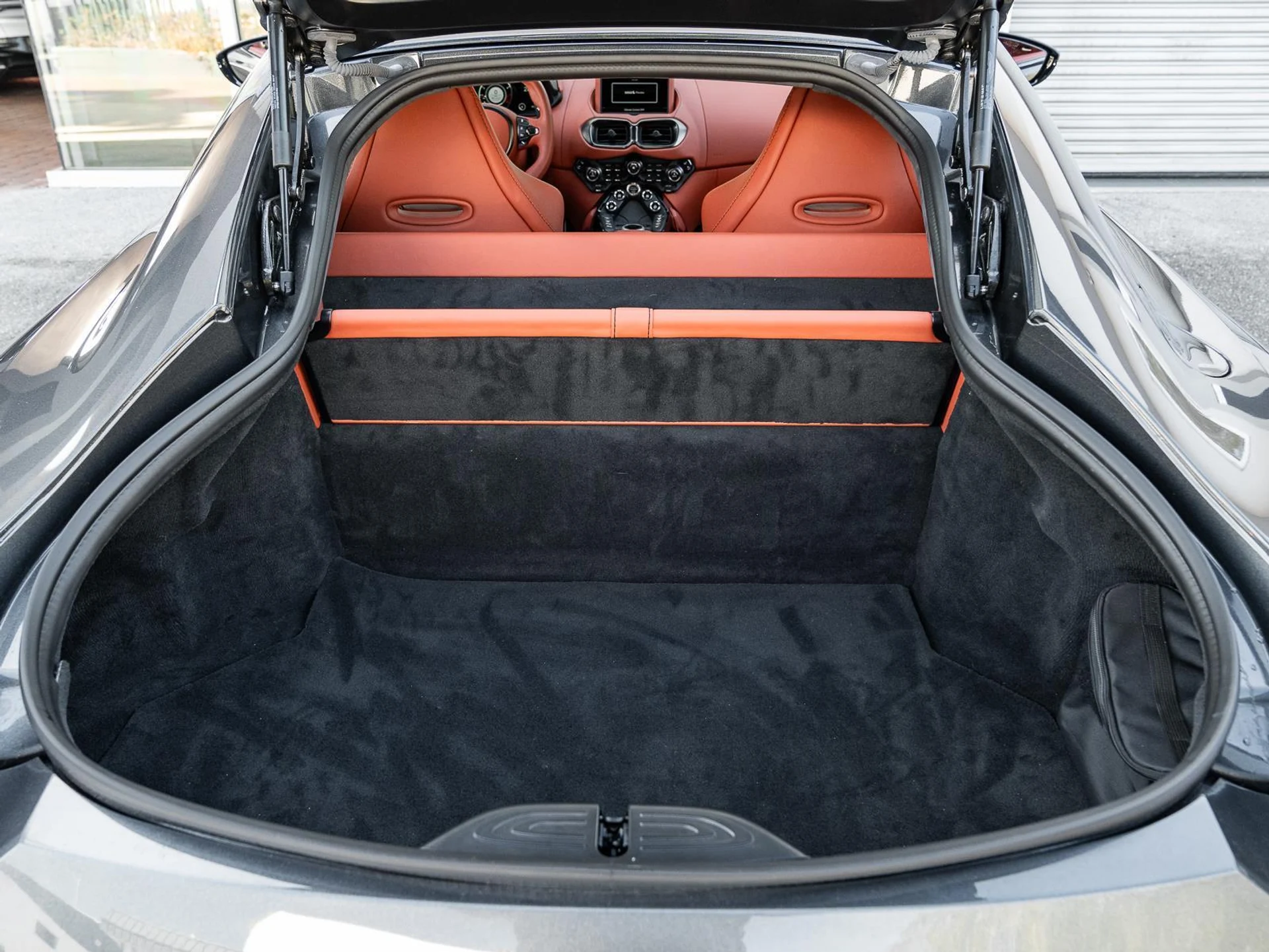 mph041_3933340836_Used_2021_Aston_Martin_Vantage_Coupe_Automatic_1771064404_aeb8139a8e