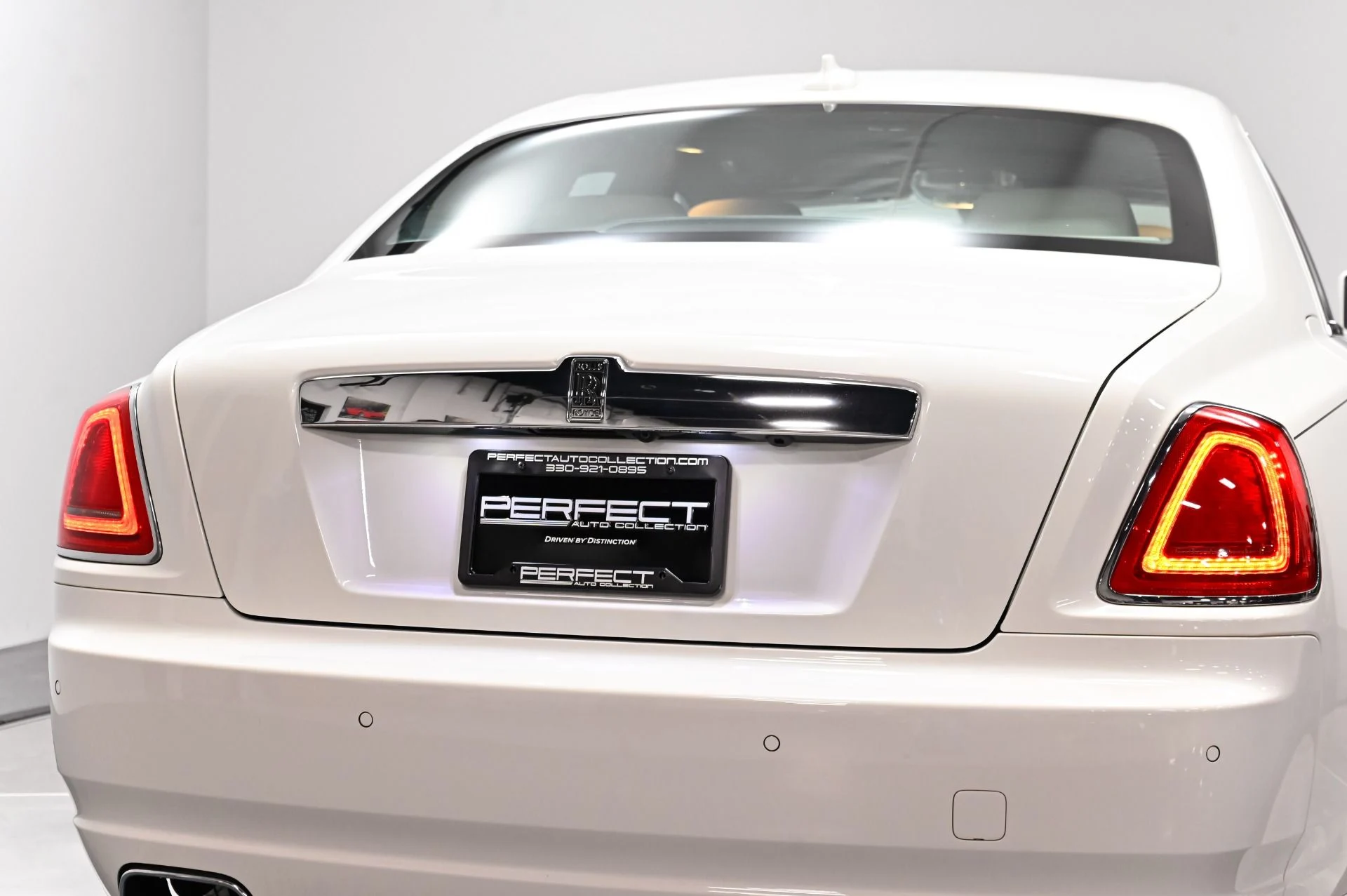 mph041_3934481961_Used_2017_Rolls_Royce_Ghost_Base_1793114215_e0677ed3d4