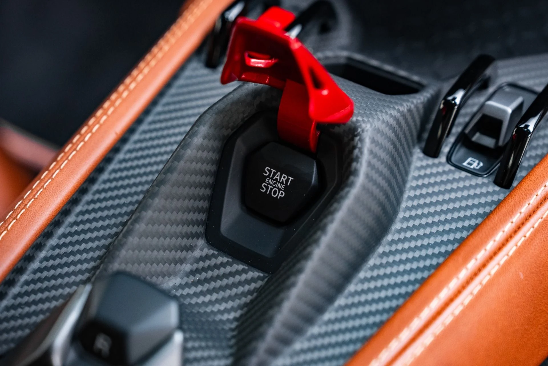 mph041_3935711002_Used_2025_Lamborghini_Revuelto_1764978542_cb8e2e01b1