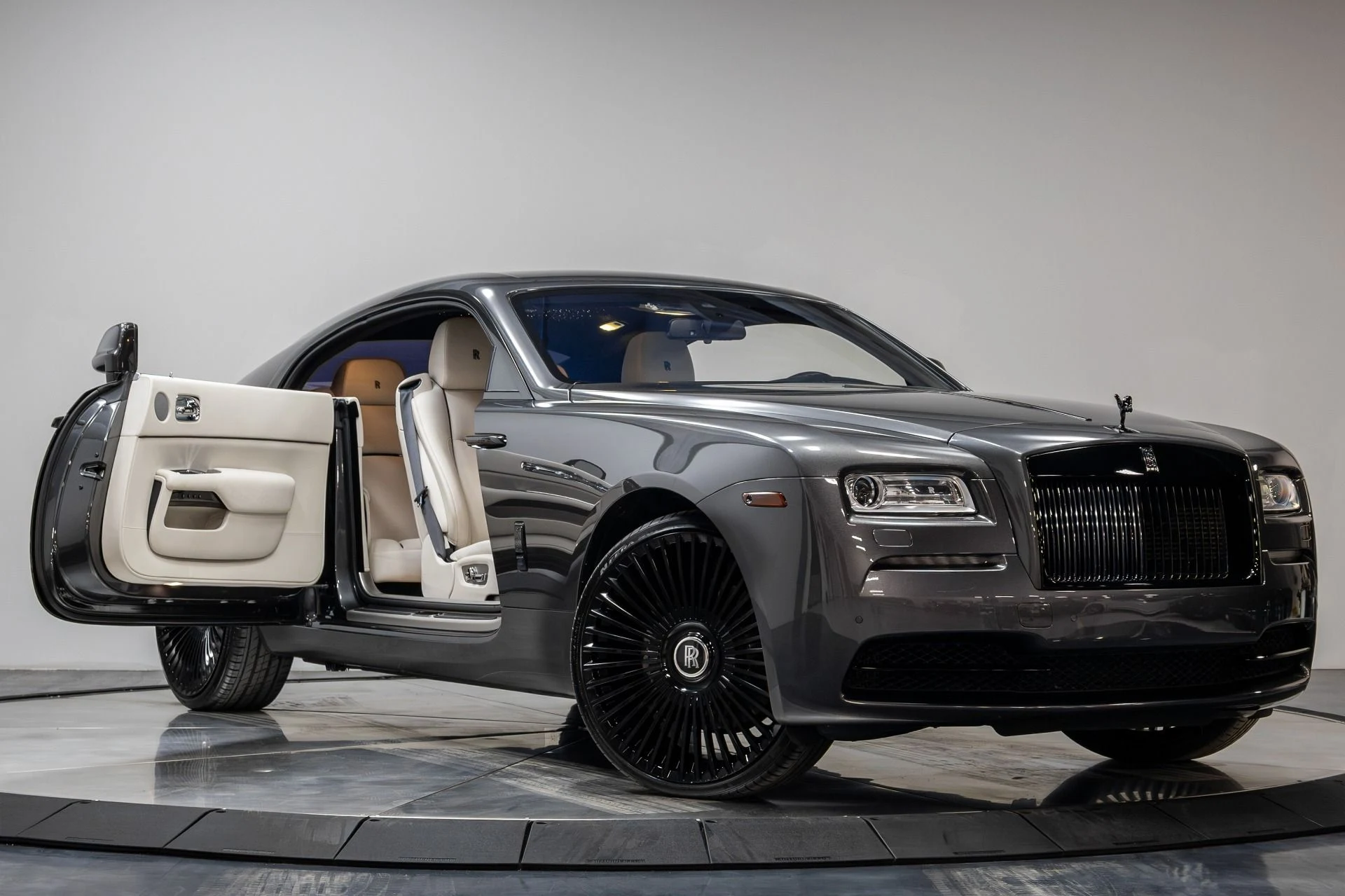 mph041_3941248779_Used_2016_Rolls_Royce_Wraith_1765322495_e0f91bf510