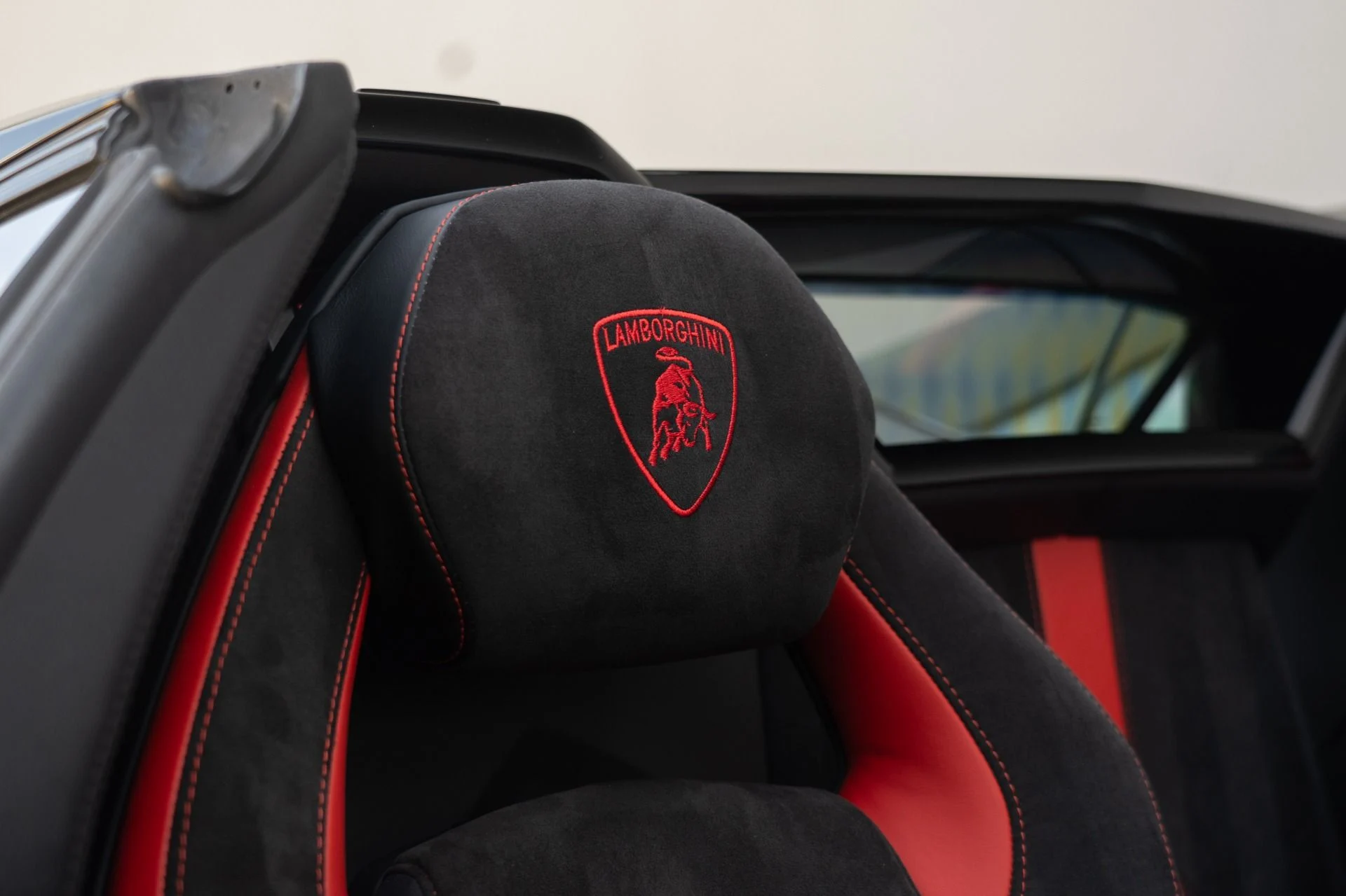 mph041_3944493698_Used_2015_Lamborghini_Aventador_LP_700_4_1765325757_cfdbac863b