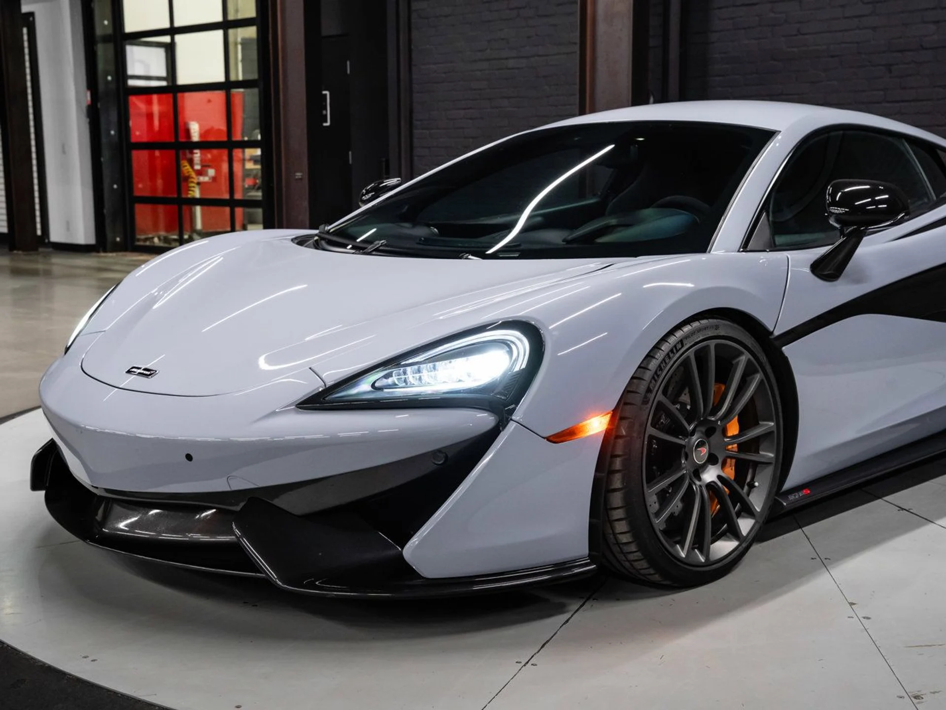 mph041_3949639320_mclaren_570s_2017_8cf175be63