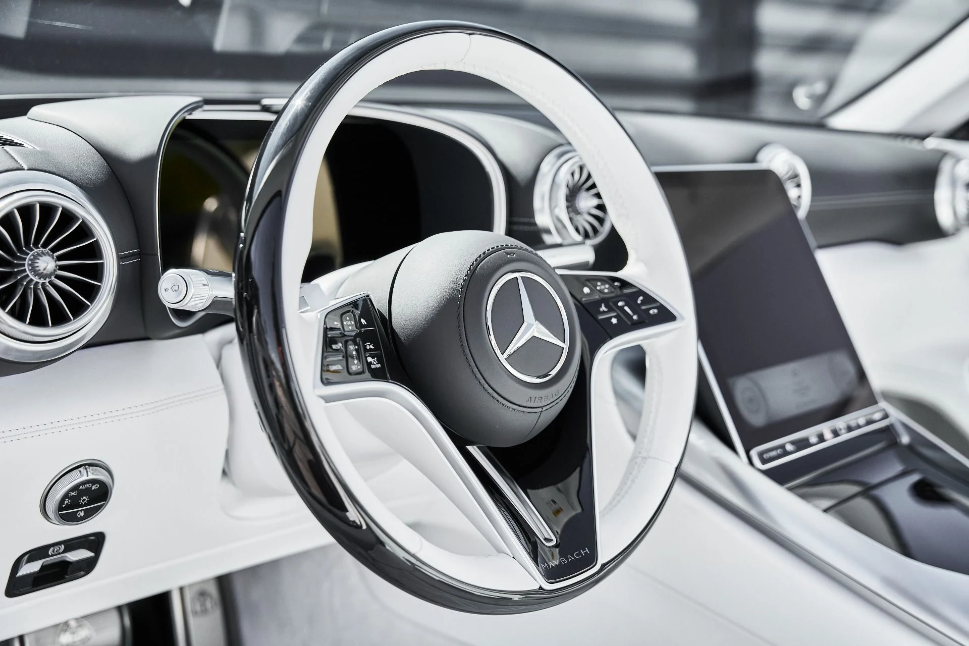 mph041_3968434493_Used_2026_Mercedes_Benz_SL_Class_Maybach_SL_680_1781659796_509e424c8e