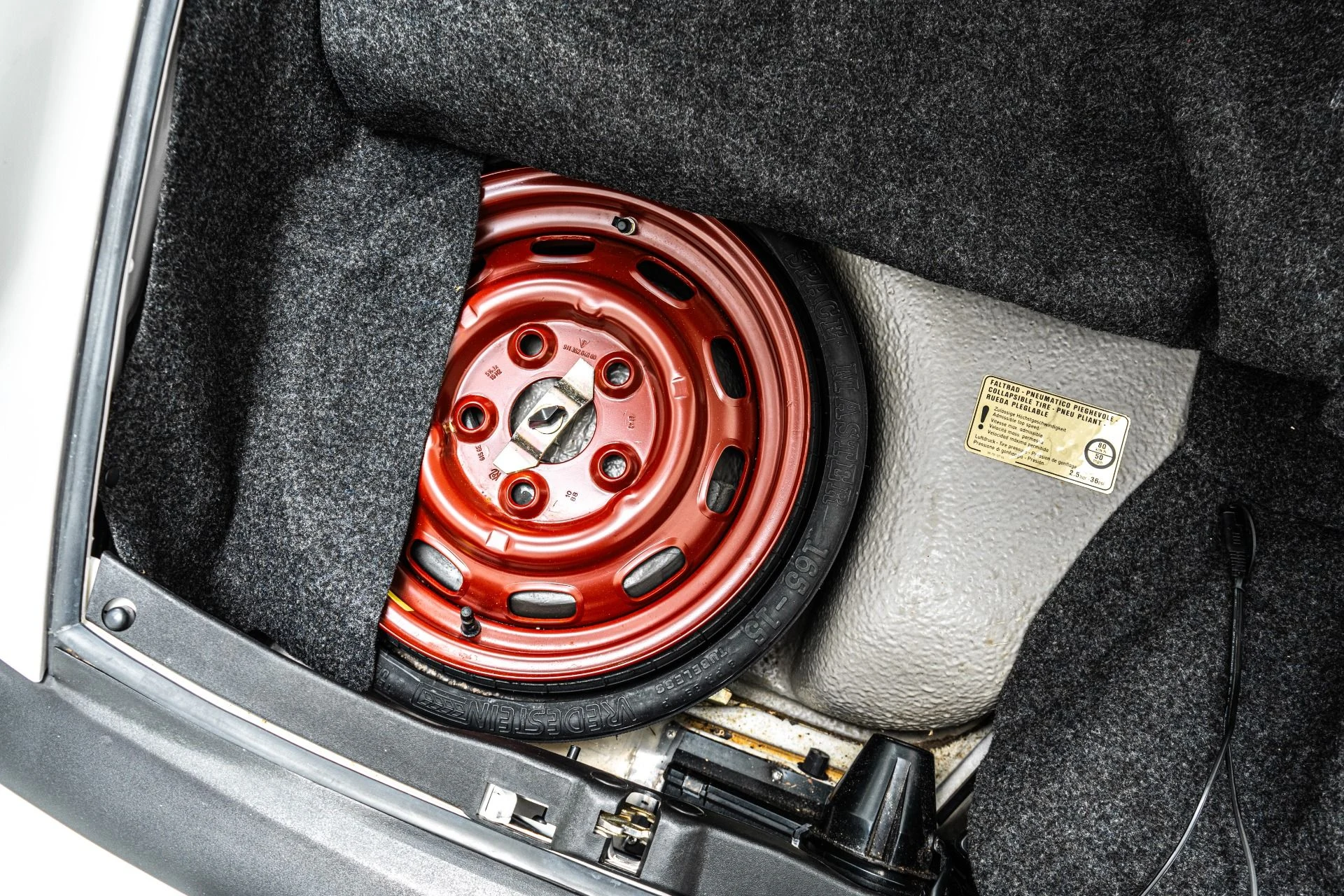mph041_3978117677_Used_1989_Porsche_911_Carrera_1788213145_6009a1afb3