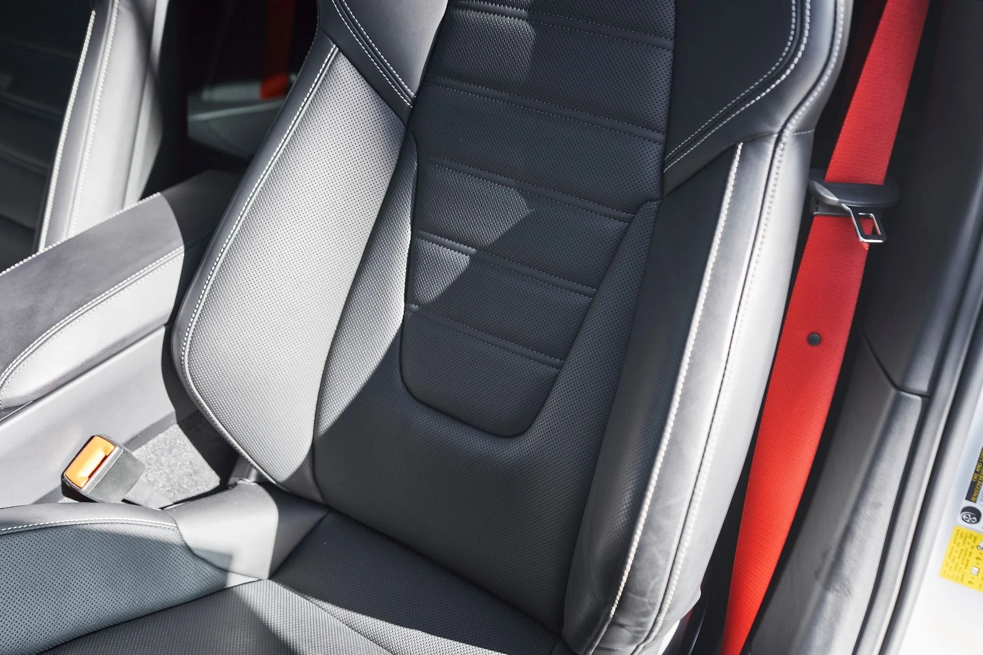 mph041_3984775405_Used_2024_Porsche_911_Turbo_1765332470_a7cba04c91