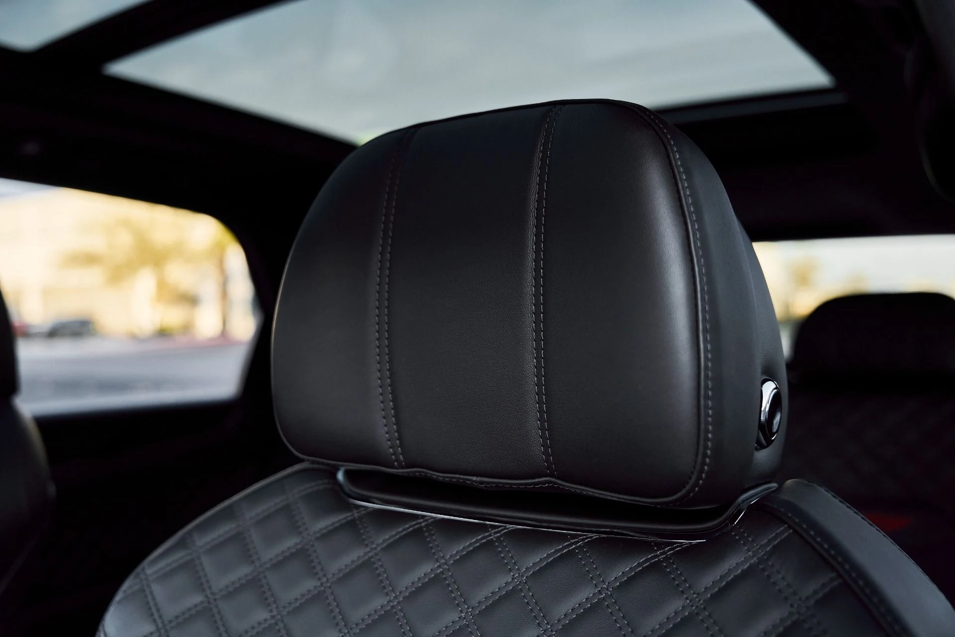 mph041_4008042501_Used_2022_Bentley_Bentayga_V8_1768246155_9b2d55bfae