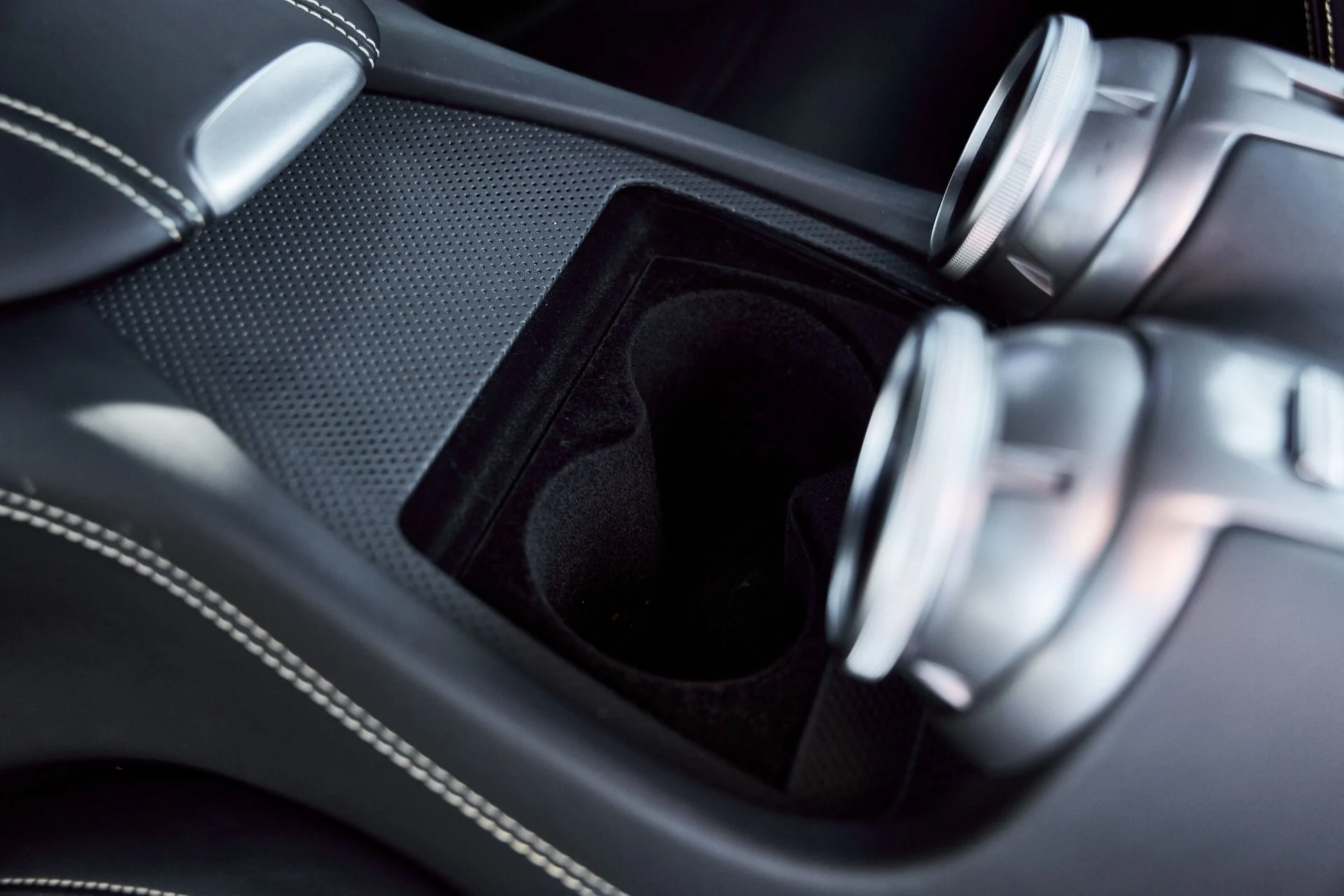 mph041_4030921262_Used_2018_Ferrari_GTC_4_Lusso_T_1770509596_0c12516bd1