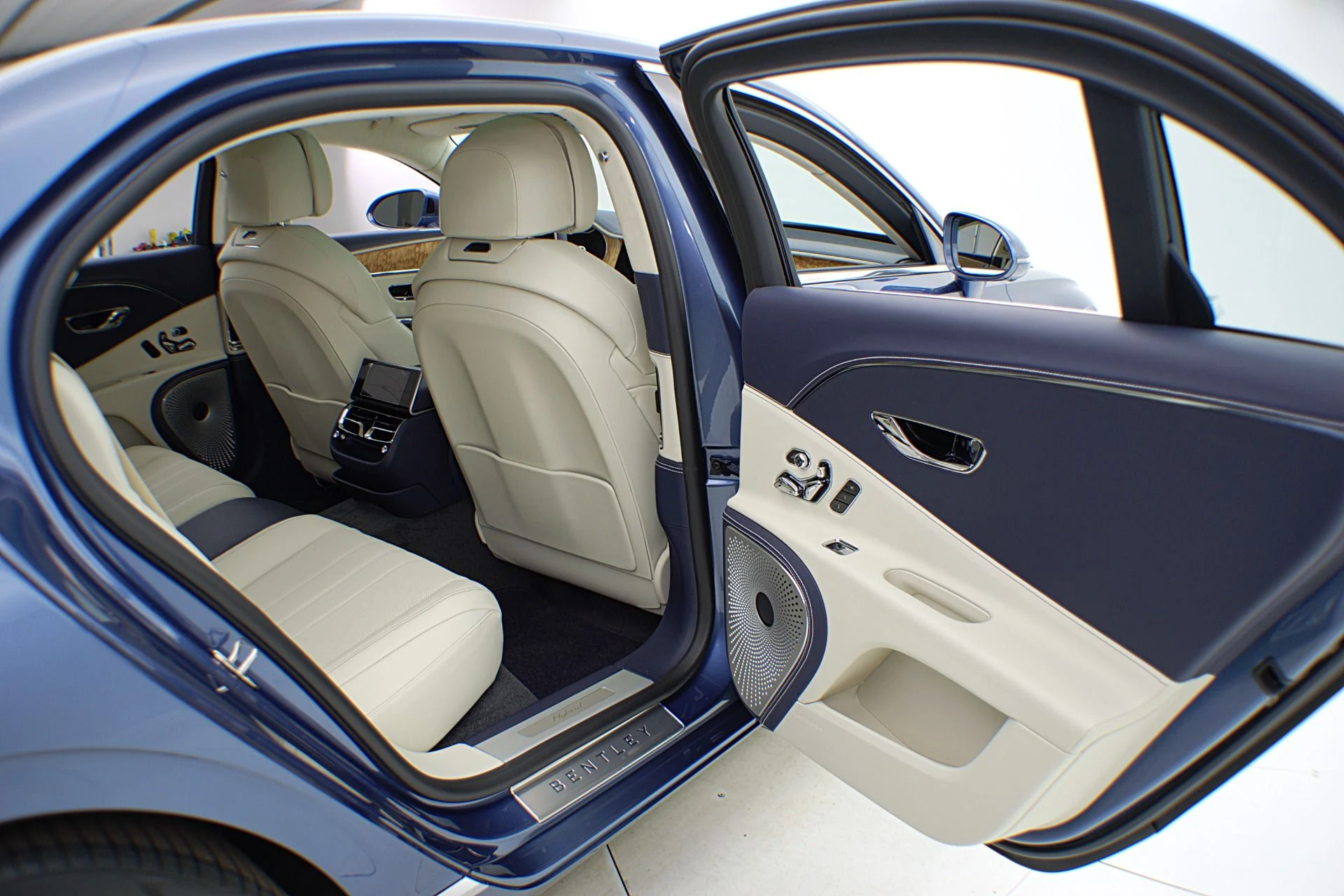 mph041_4032678967_Used_2022_Bentley_Flying_Spur_Hybrid_bc60c99f7b