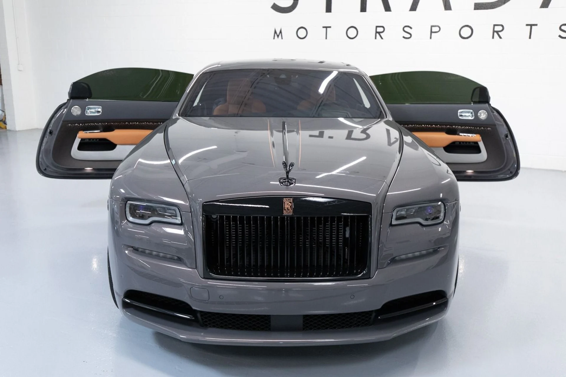 mph041_4037347117_Used_2018_Rolls_Royce_Wraith_Luminary_Collection_1708563018_1780c351ec