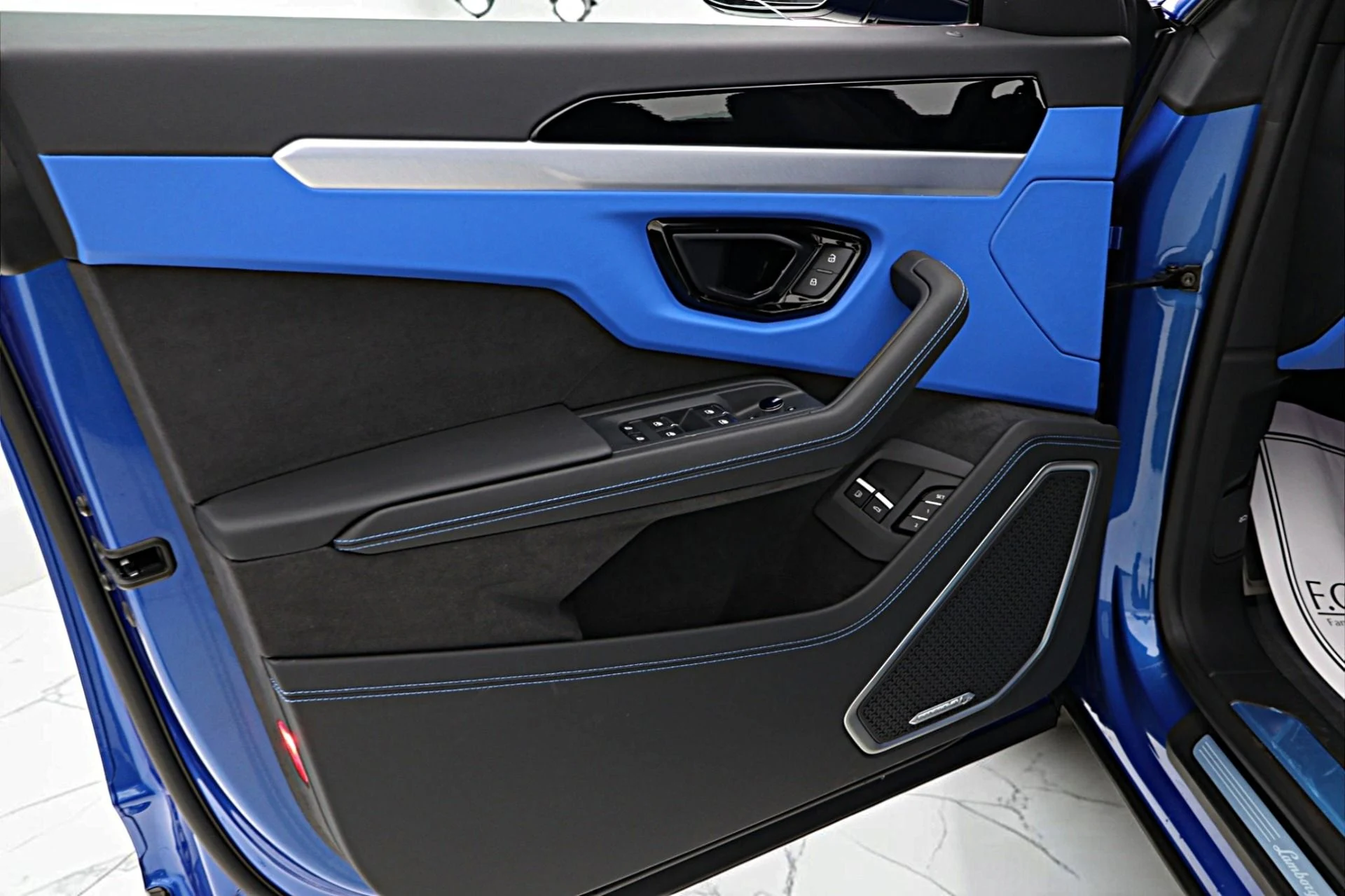 mph041_404246626_New_2026_Lamborghini_Urus_SE_75e2cd6d43