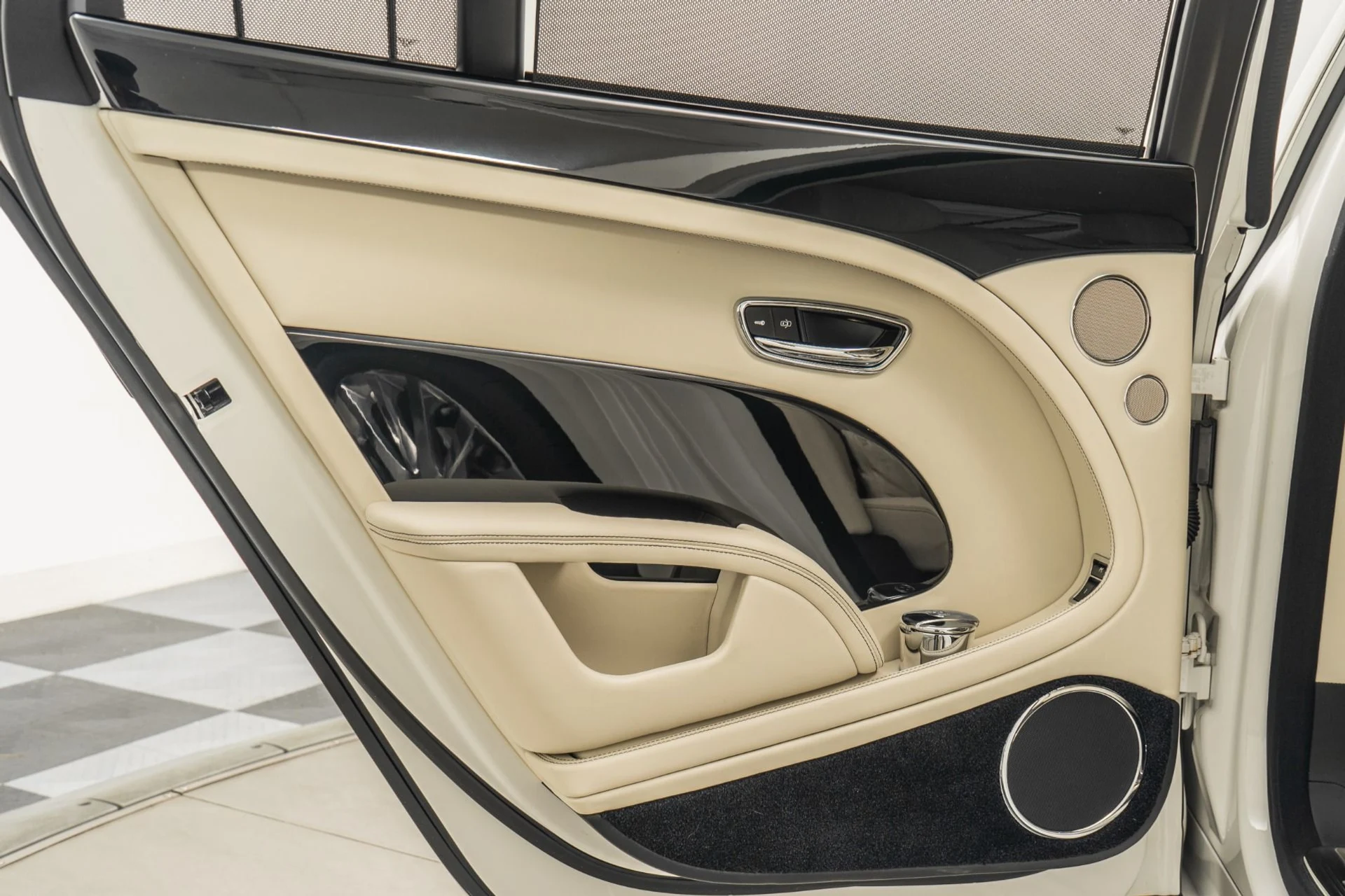 mph041_4048168136_Used_2020_Bentley_Mulsanne_1761600873_5cb830acce