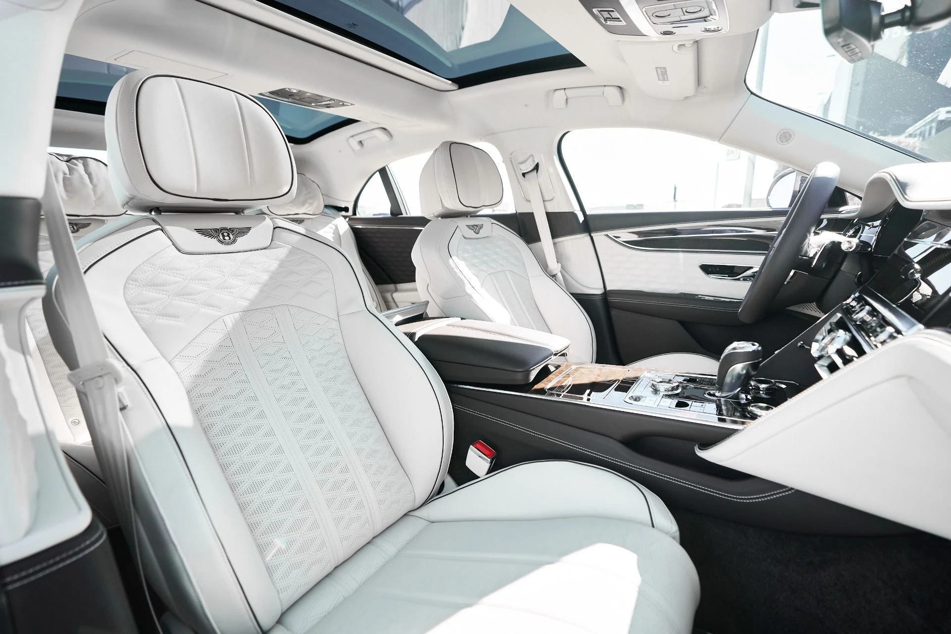 mph041_4065086018_Used_2025_Bentley_Flying_Spur_Speed_1762569227_9a0158044d