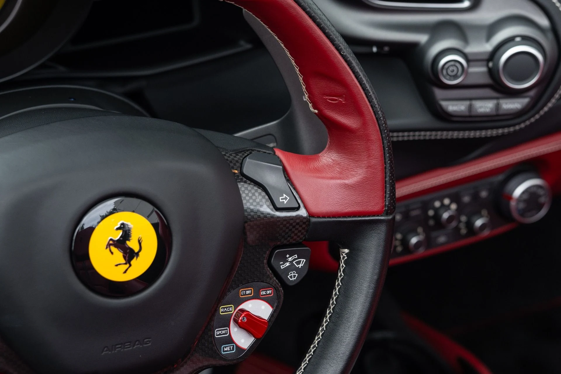 mph041_4073828286_Used_2019_Ferrari_488_Spider_1775191642_dcecdc0c44