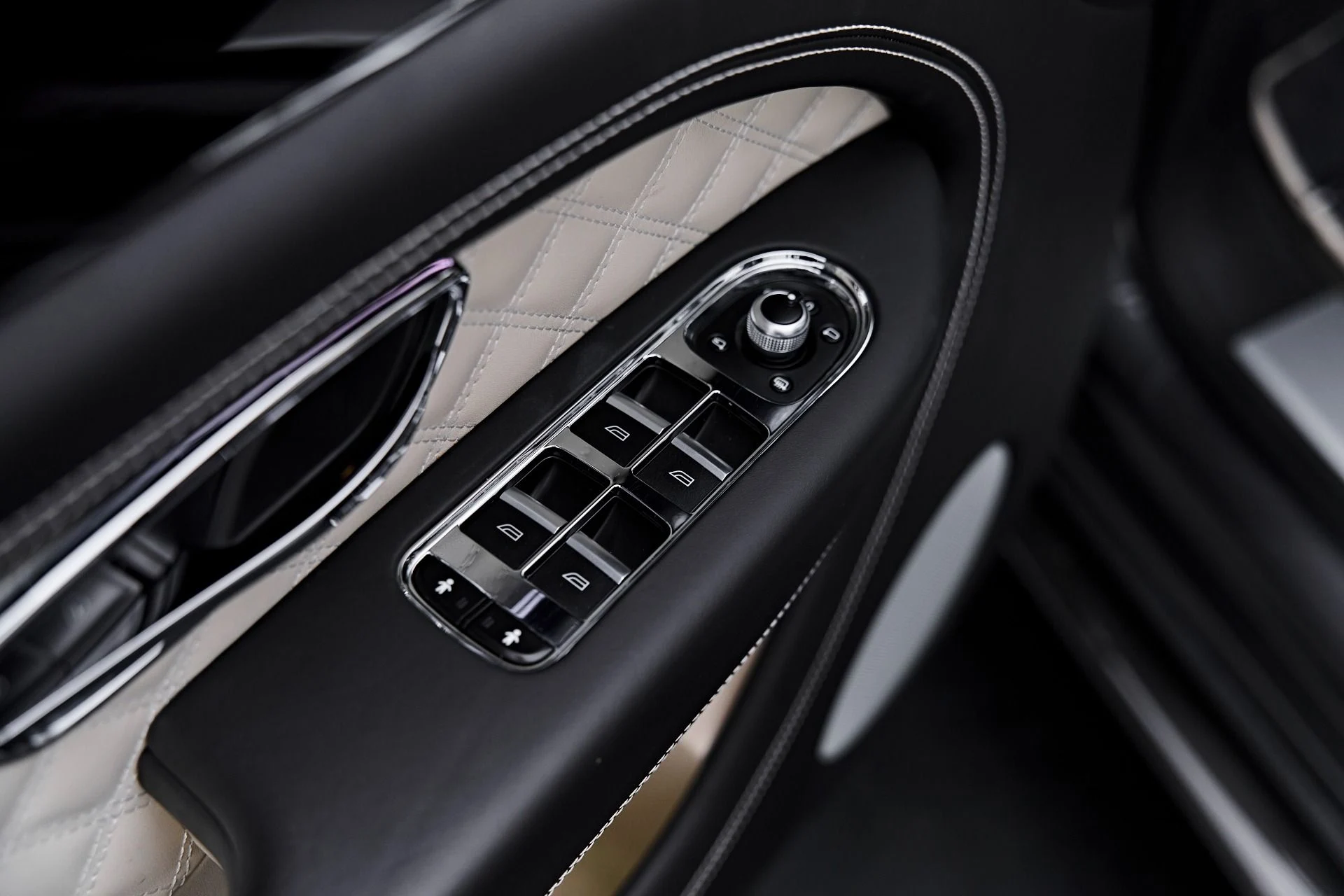 mph041_4074655025_Used_2022_Bentley_Bentayga_V8_1791935747_a20faf9dab