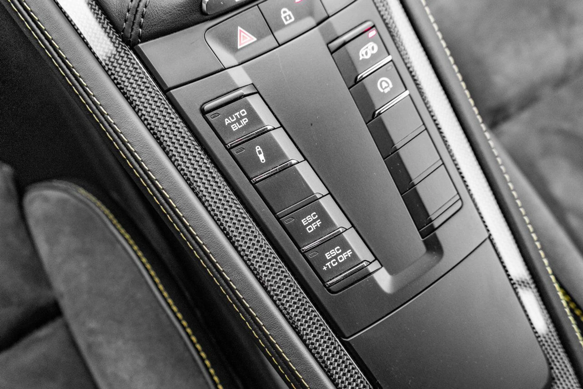 mph041_4079354372_porsche_718_cayman_2020_717c6bce68
