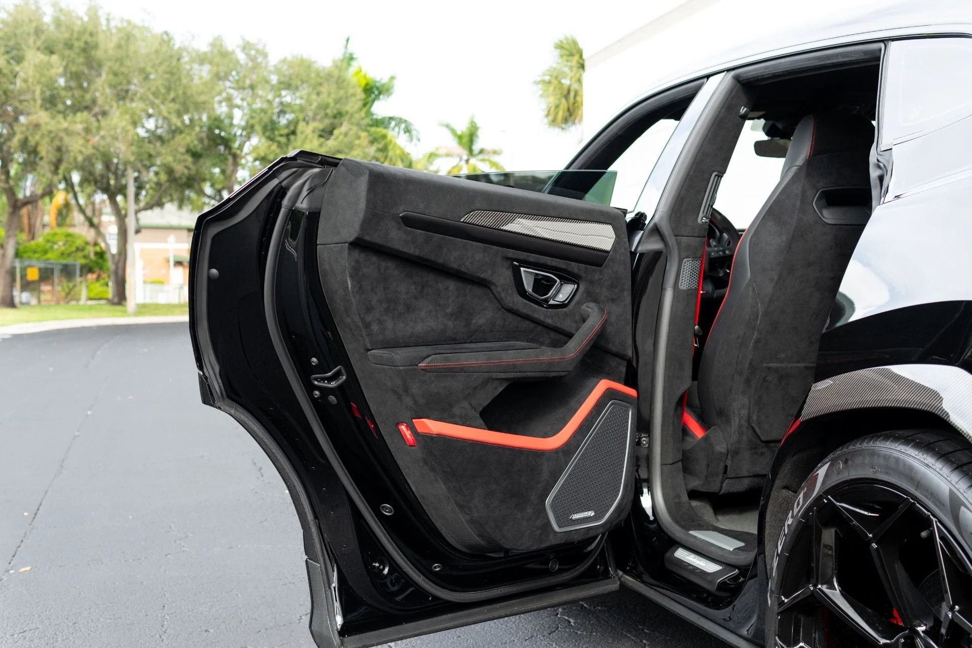 mph041_4081689870_Used_2024_Lamborghini_Urus_Performante_1766445778_ab1294dd76