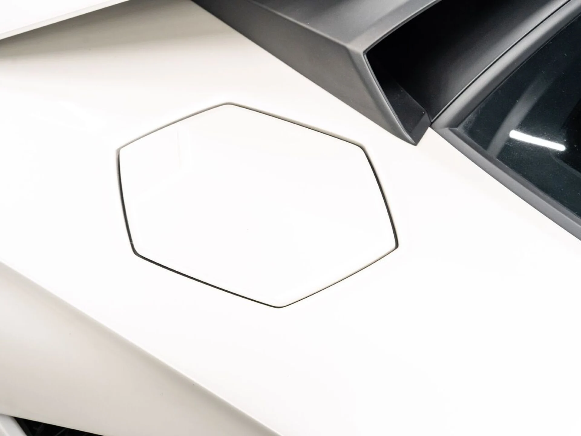 mph041_4087038928_lamborghini_aventador_2017_a4932dbbb9