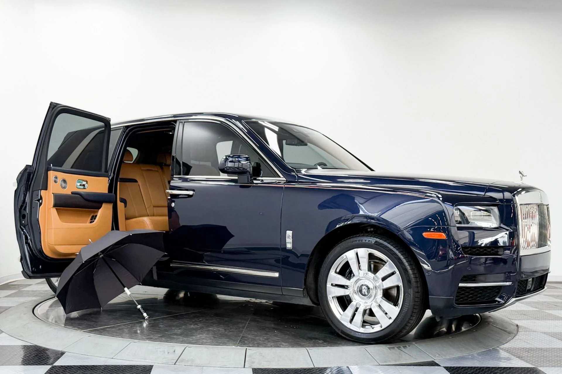 mph041_4093721432_Used_2020_Rolls_Royce_Cullinan_Rear_Theatre_Configuration_Bespoke_Audio_Picnic_Tables_1785529093_7d6d9a8699