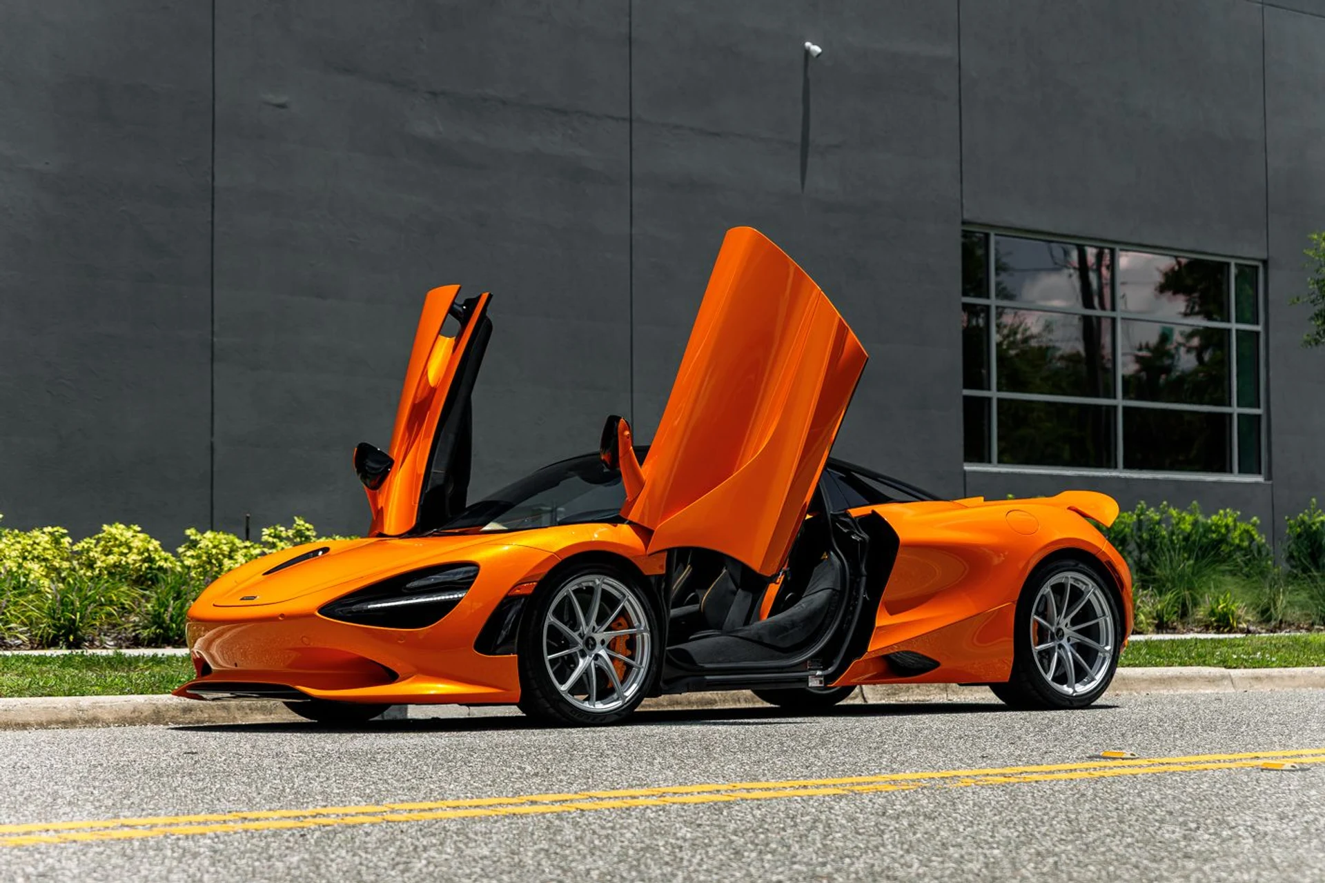 mph041_4111791884_Used_2024_Mc_Laren_750_S_Spider_479adc57ed