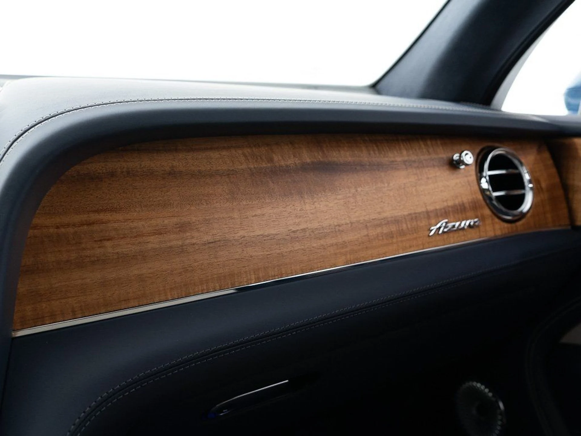 mph041_4124939426_35e48b6d6de17f93953893680664677f_592d3c3c57