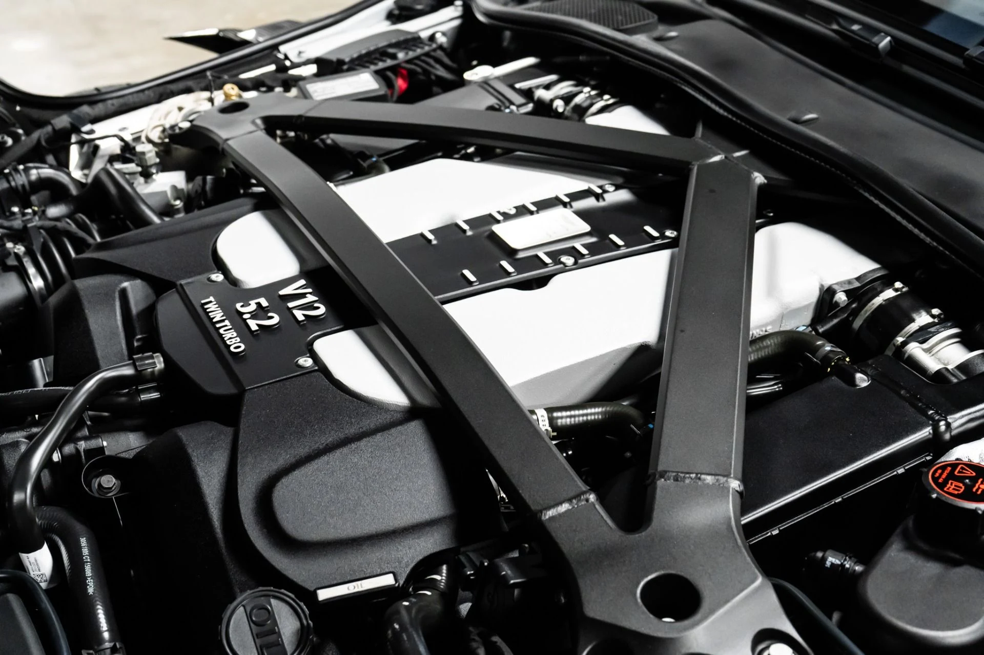 mph041_4125399652_Used_2023_Aston_Martin_DBS_Volante_1756217476_3966bb8d41