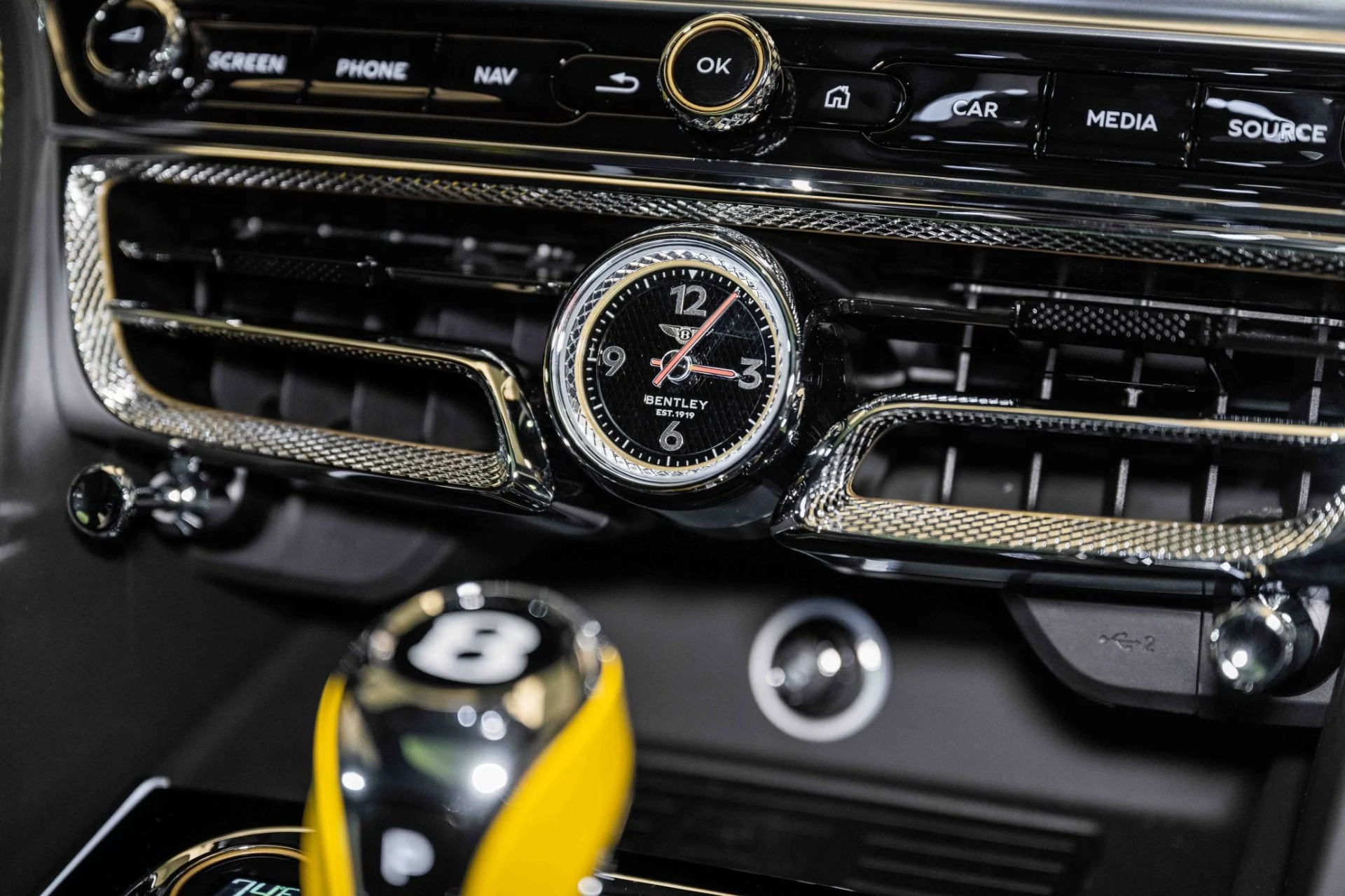 mph041_4128252203_Used_2024_Bentley_Flying_Spur_S_Hybrid_1749914202_71bbf125bd