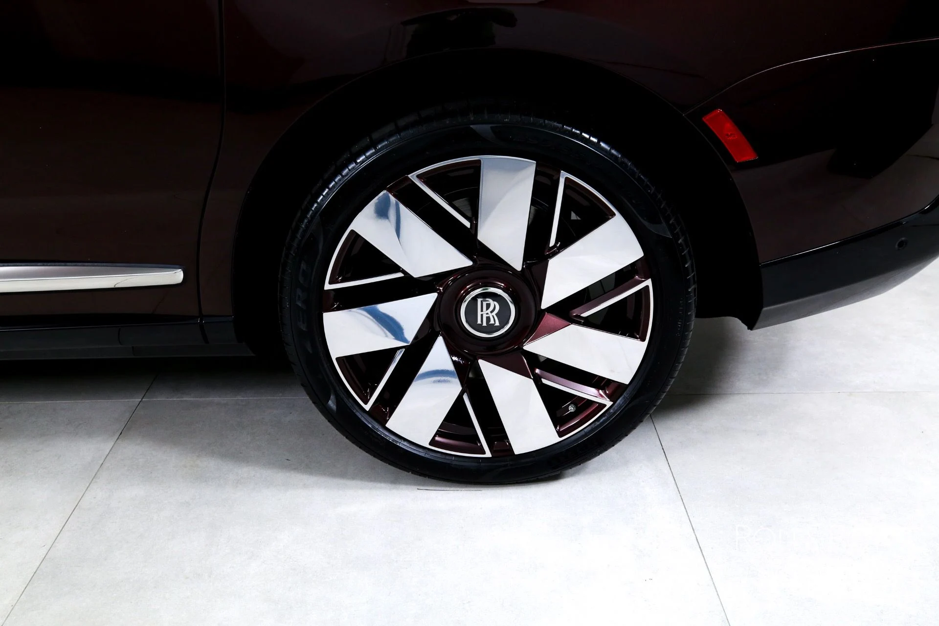 mph041_4130350499_Used_2025_Rolls_Royce_Cullinan_1757716745_932b2869ba