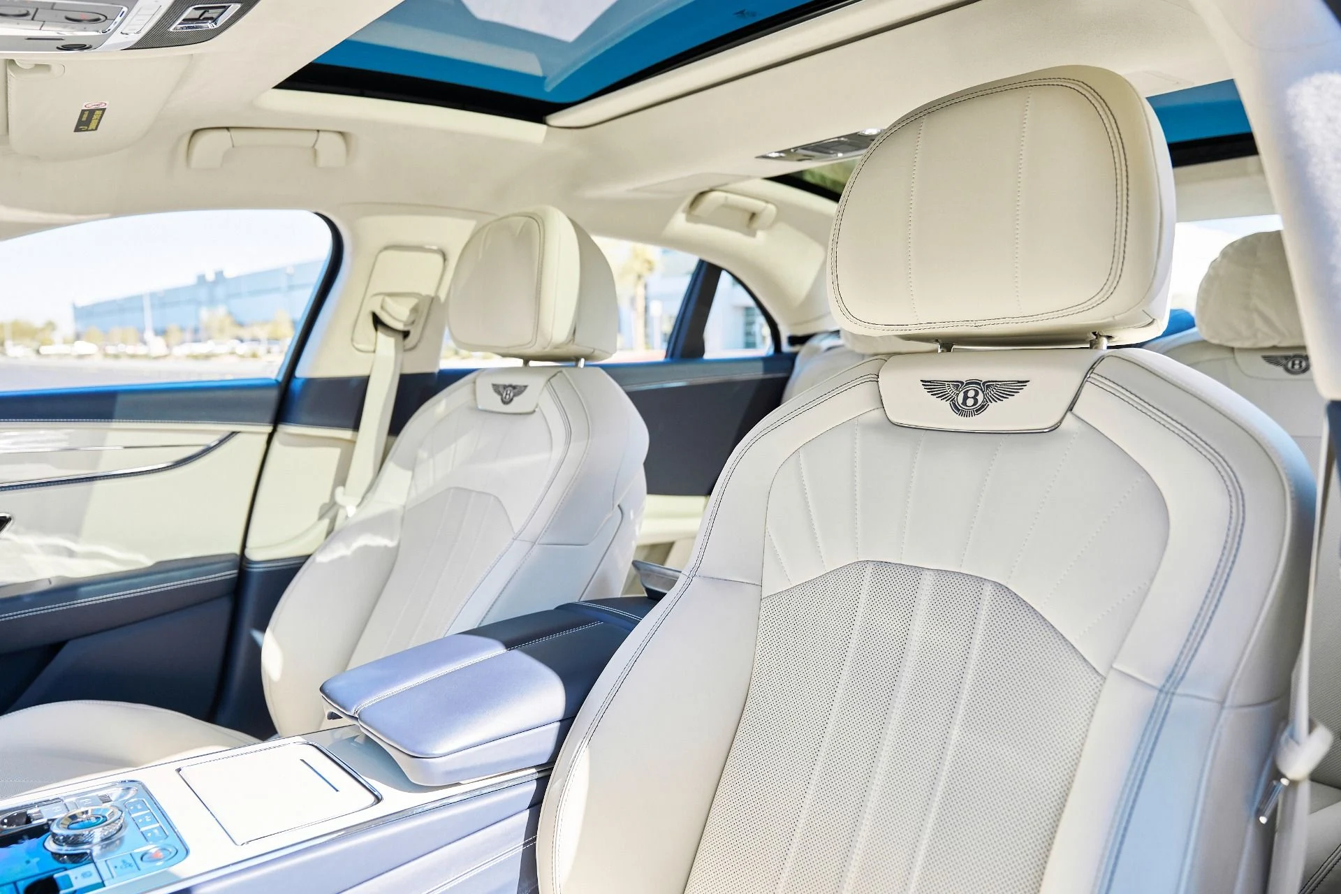 mph041_4133052677_Used_2024_Bentley_Flying_Spur_Mulliner_V8_1768876604_e5a00f7e9a