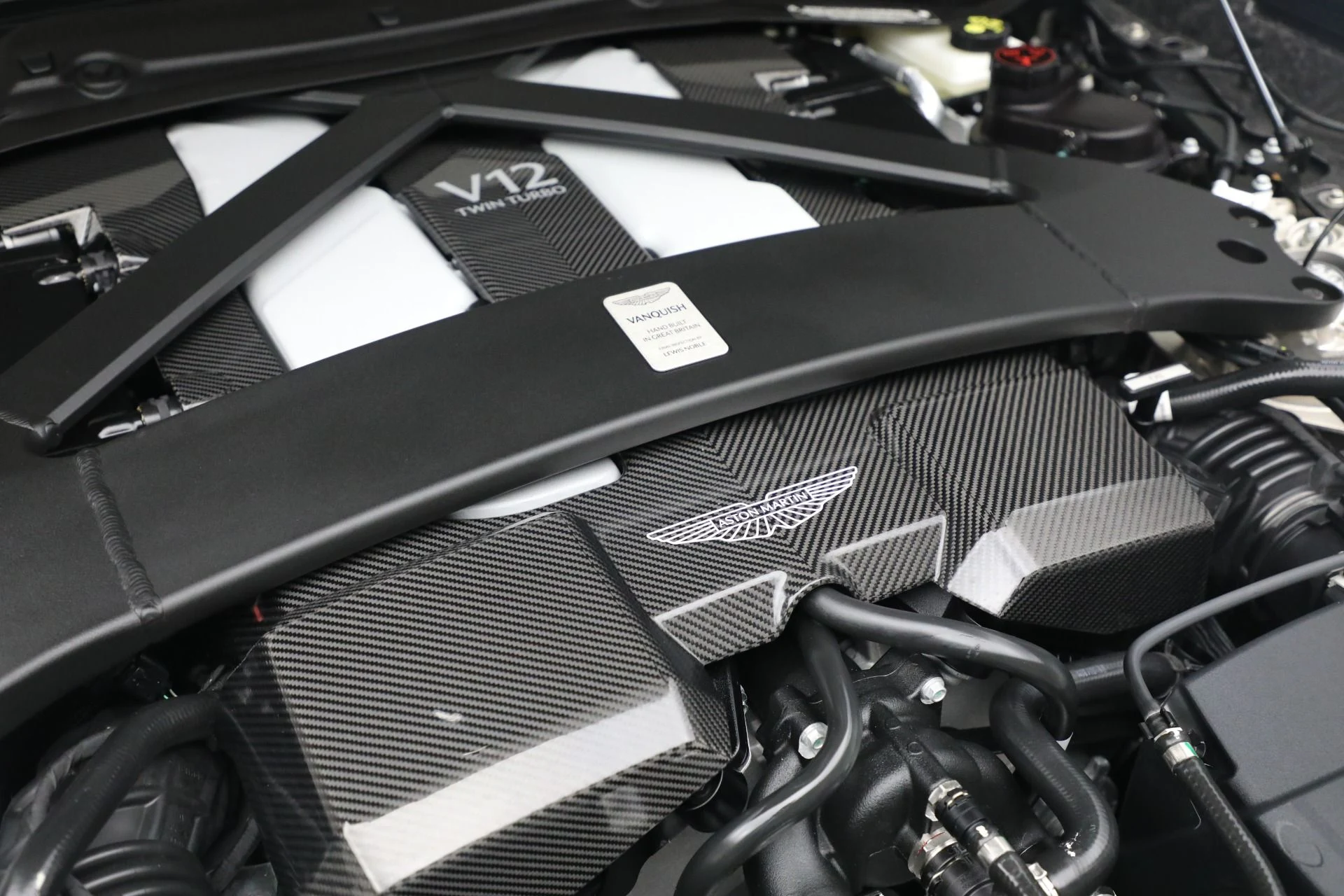 mph041_4135151703_New_2026_Aston_Martin_Vanquish_f904b86286