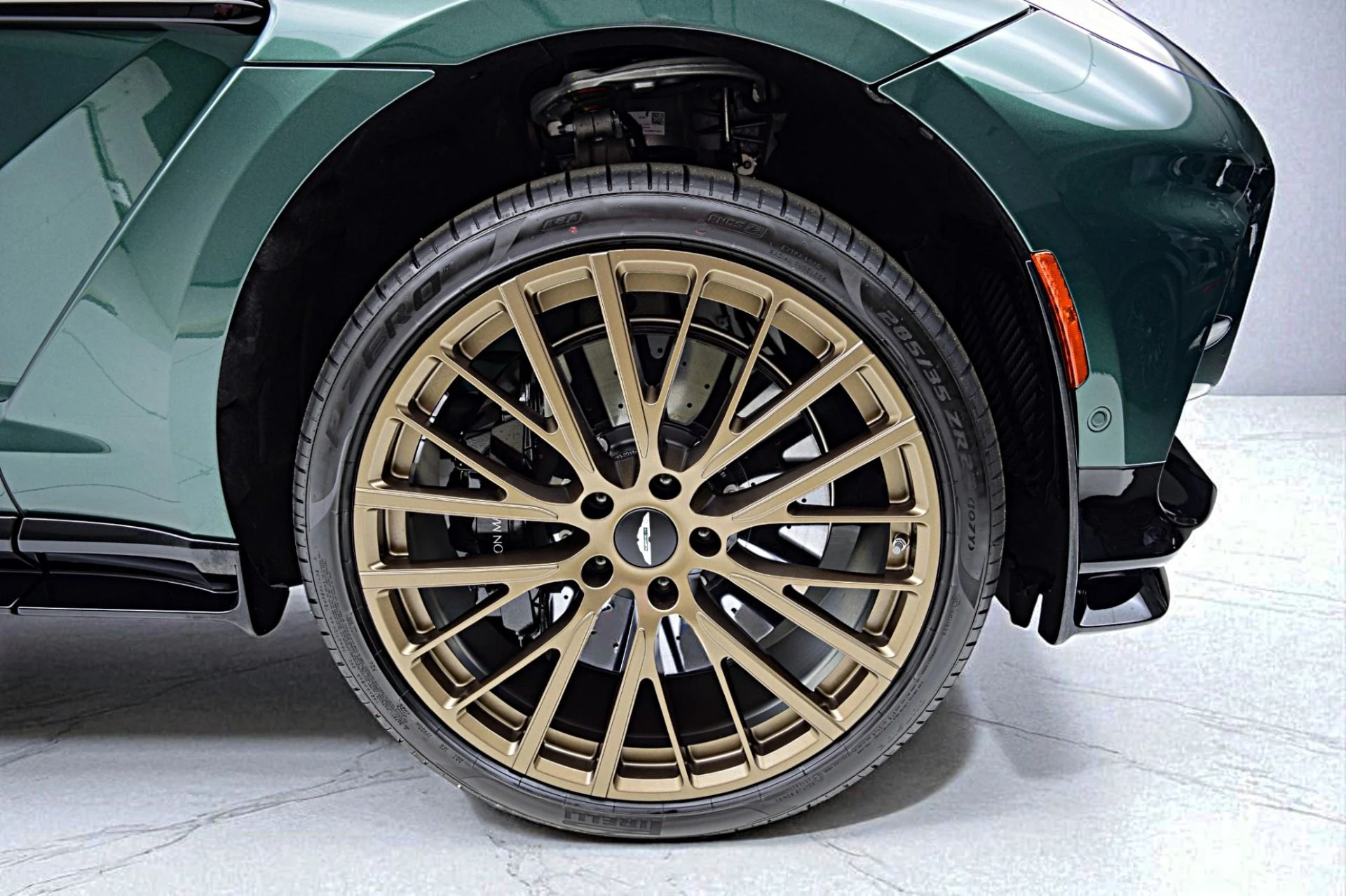 mph041_4137975353_New_2025_Aston_Martin_DBX_707_1622395e43