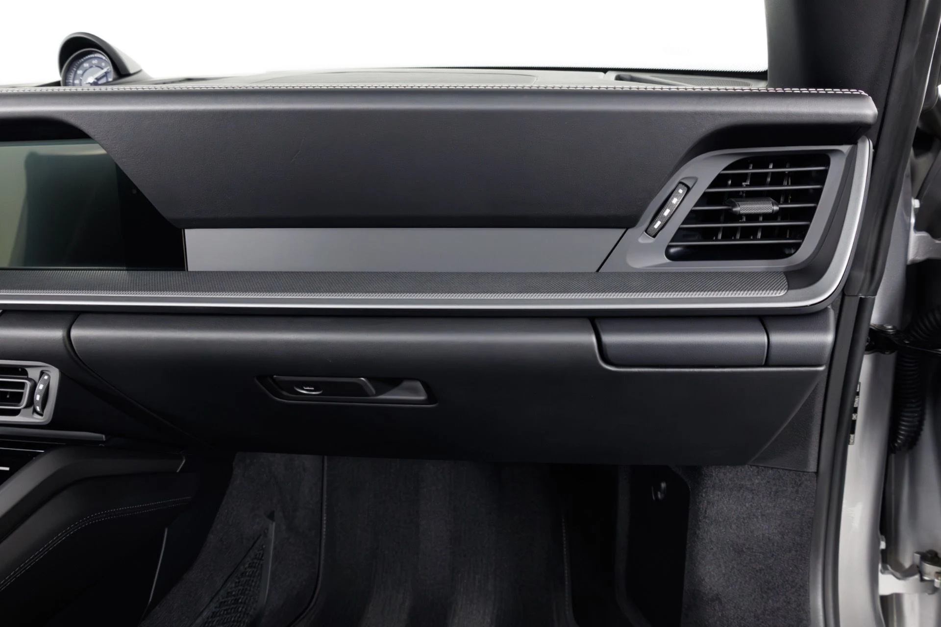 mph041_4154033578_Used_2022_Porsche_911_Carrera_1773941191_57f585f320