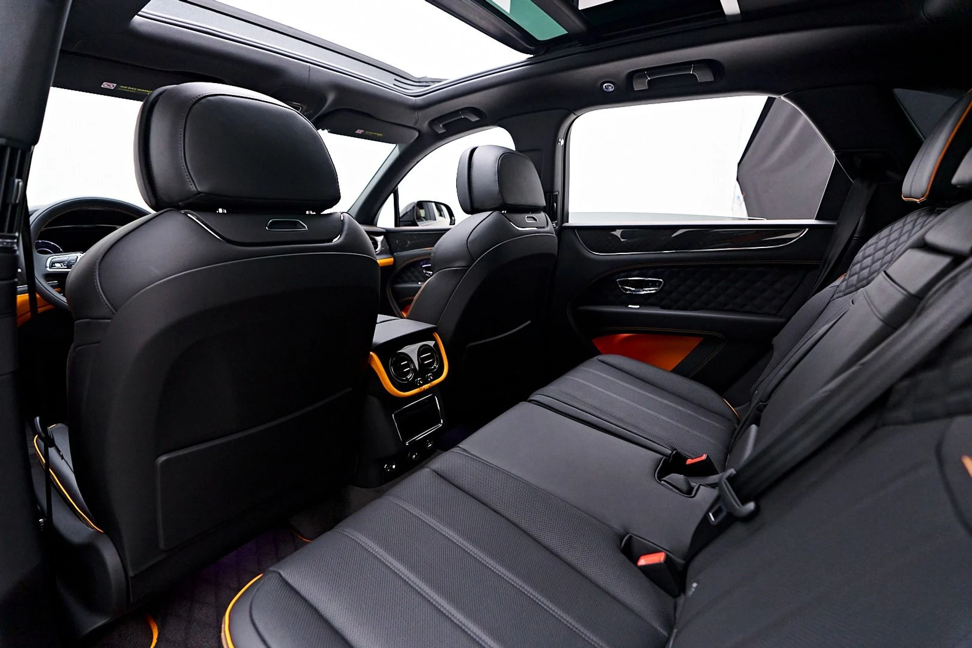 mph041_4155510582_Used_2025_Bentley_Bentayga_S_Black_Edition_1738363048_6552ca297a