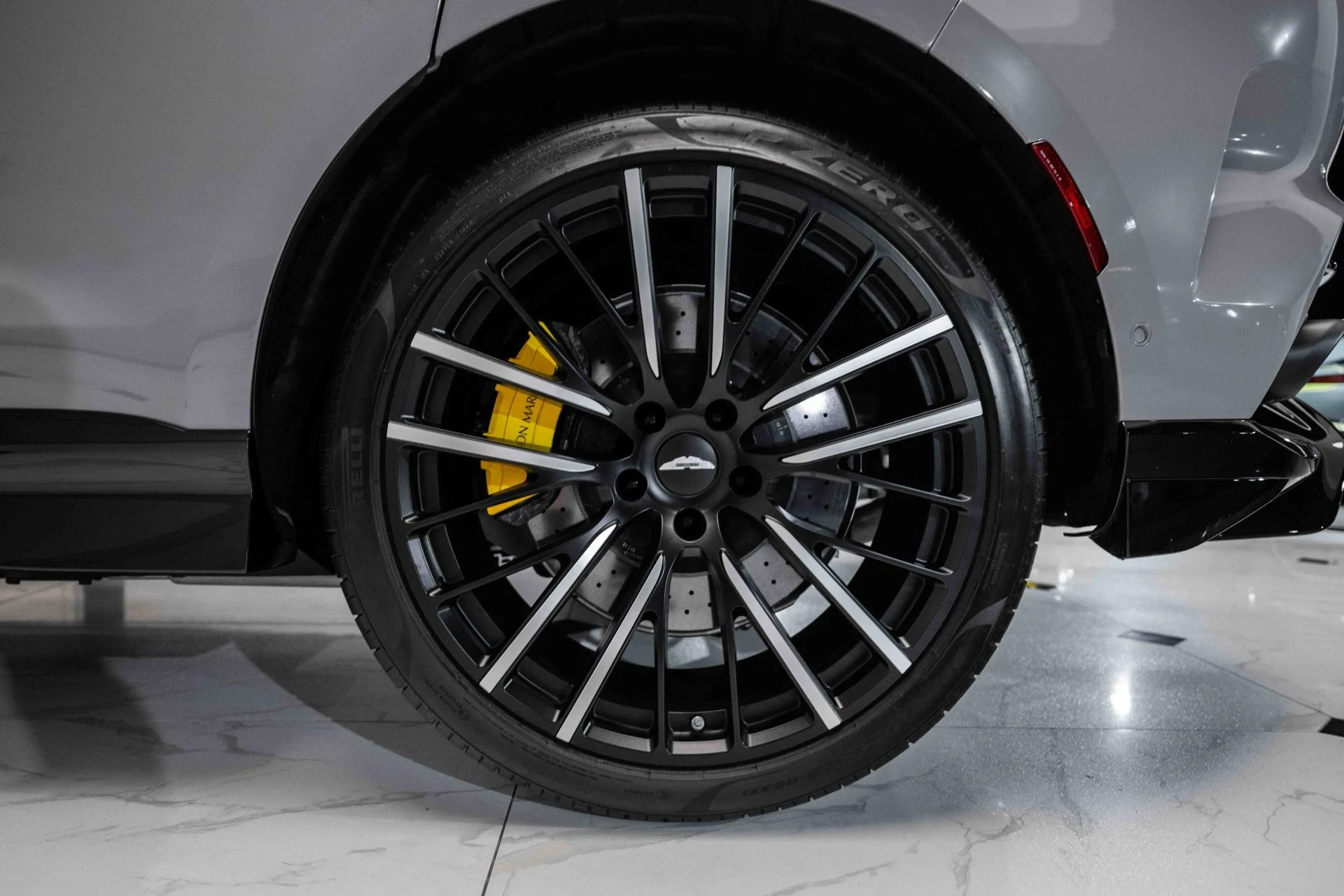 mph041_4178289243_Used_2023_Aston_Martin_DBX_707_1728832242_059b487efe