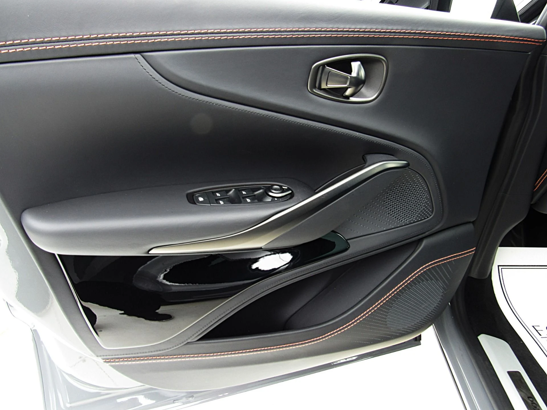 mph041_4178451402_Used_2023_Aston_Martin_DBX_4d42b27ced