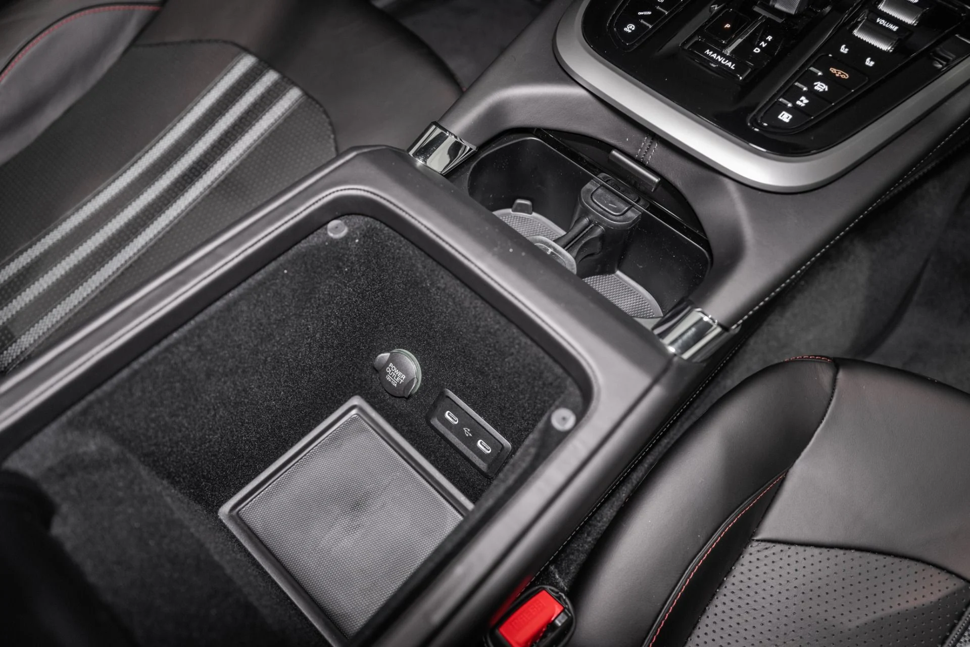 mph041_4197351627_New_2026_Aston_Martin_DBX_707_1765217762_6f8806e320