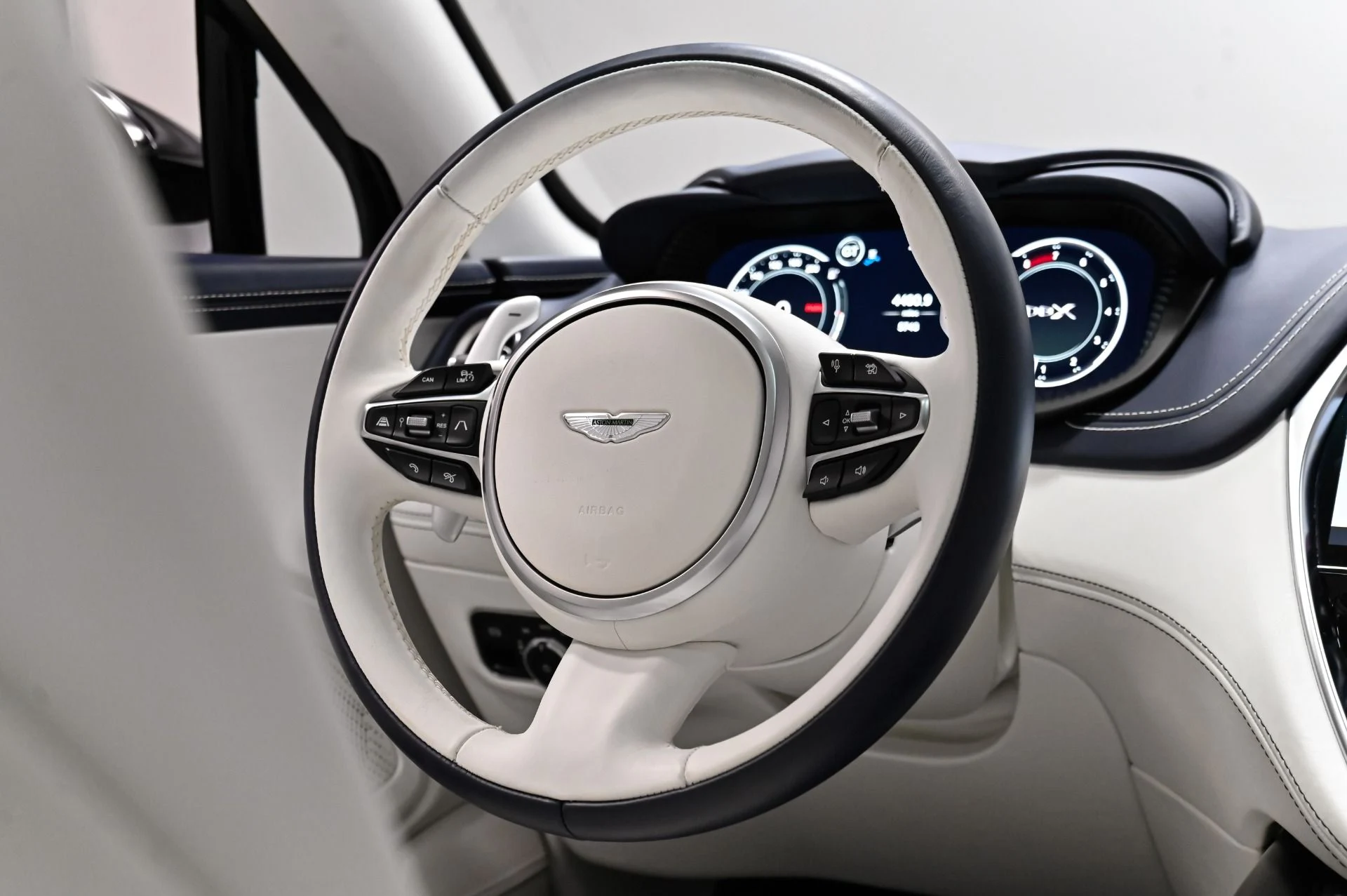 mph041_4213130916_Used_2023_Aston_Martin_DBX_707_1791313494_1d13fd26c5