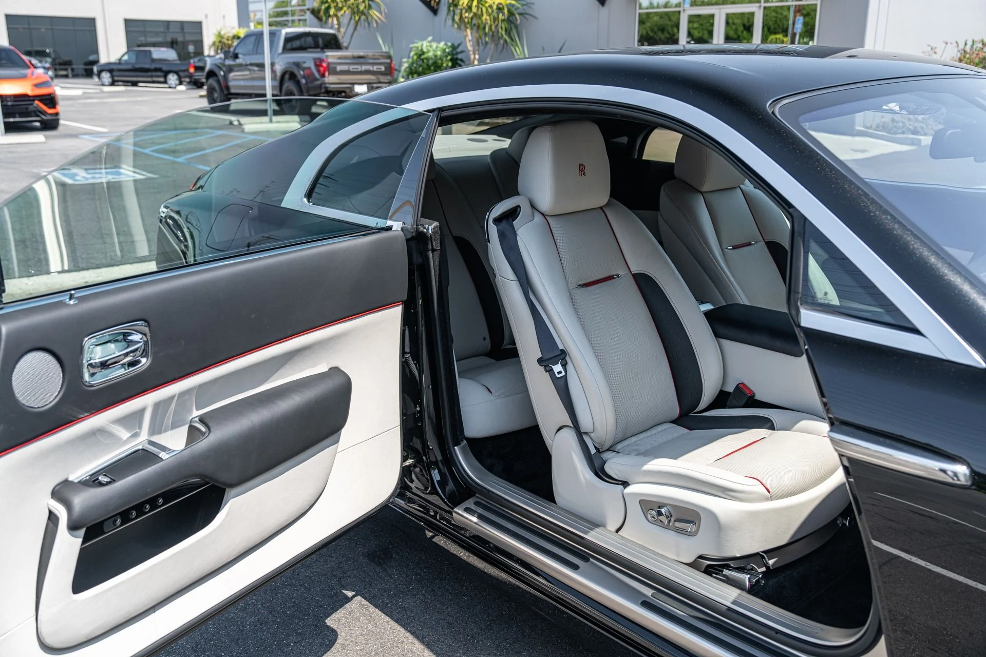 mph041_4215332097_Used_2018_Rolls_Royce_Wraith_1752607030_74df18d413