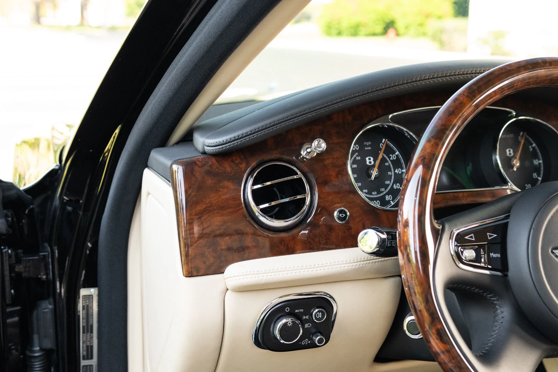 mph041_4220515408_Used_2014_Bentley_Mulsanne_1774576298_0ce7efa8d5