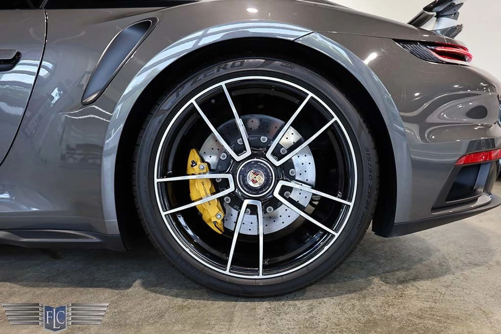 mph041_4236647400_used_2022_porsche_911_turboscoupe_9689_23001606_42_1024_9ee5e3e4ce