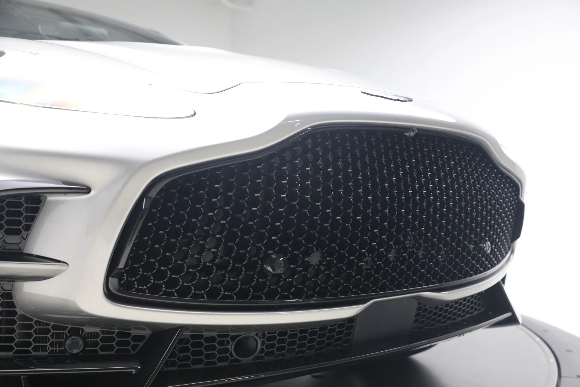 mph041_4249493470_New_2026_Aston_Martin_DBX_S_1765053352_08fbbc8946