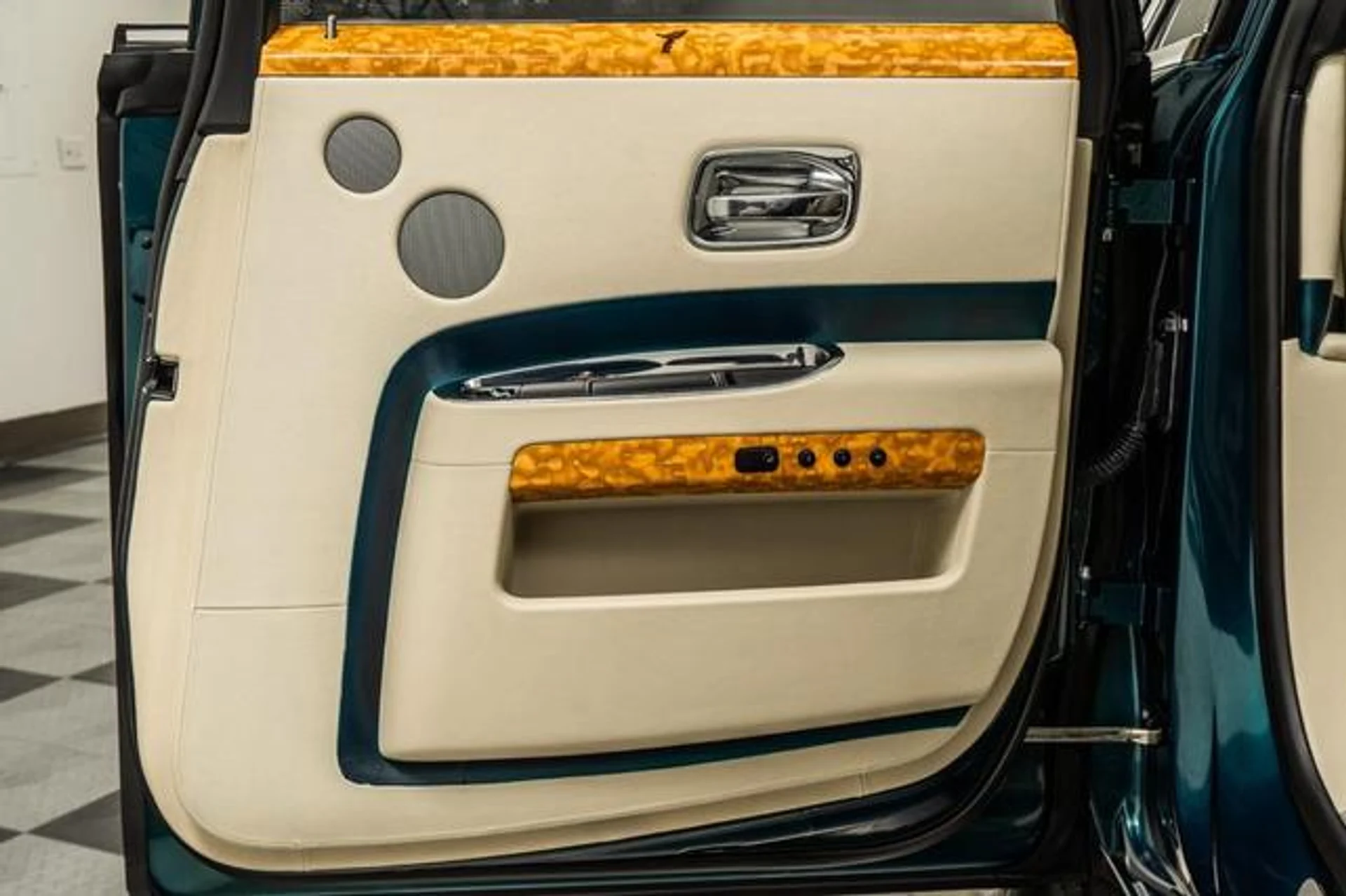 mph041_4259729258_3o_B_P_q_GN_Bv_FAZ_3_Nw5_S2_Hy_Rqy_Xg_1d3187f6a7