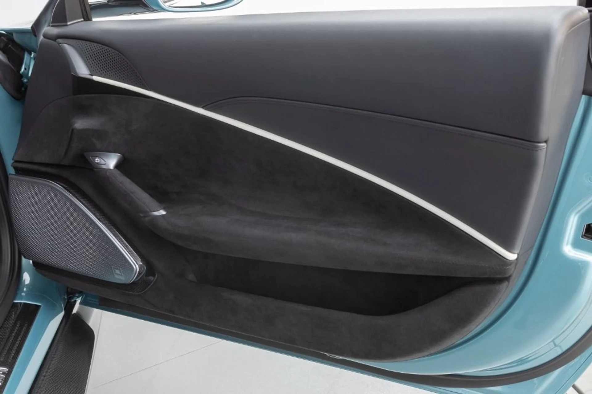 mph041_4262627510_Used_2024_Ferrari_Roma_Spider_c40880a843